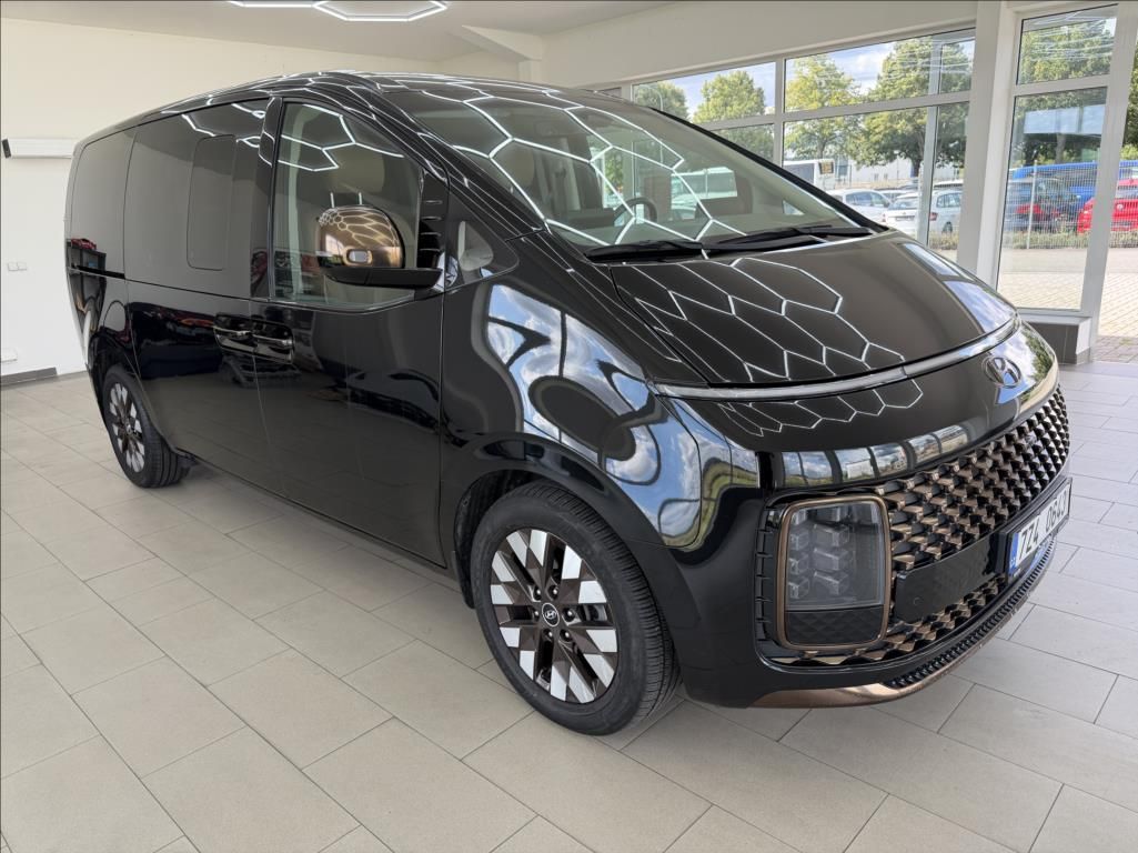 Hyundai Staria, 2,2 CRDi, Signature 4WD, 7míst - fotka 2