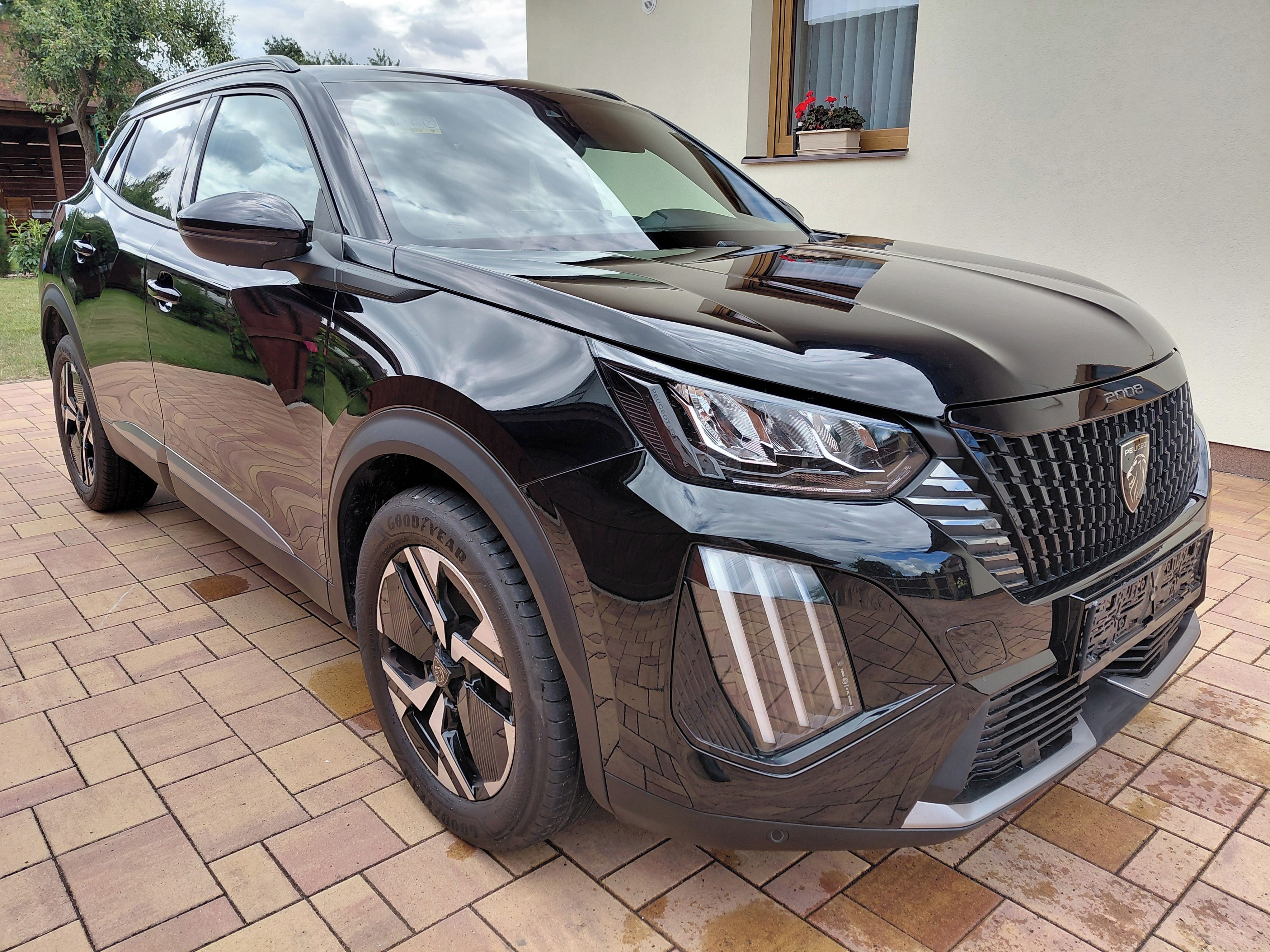 Peugeot 2008, 1.2i PureTech 110, 6-ti rychl. - fotka 2