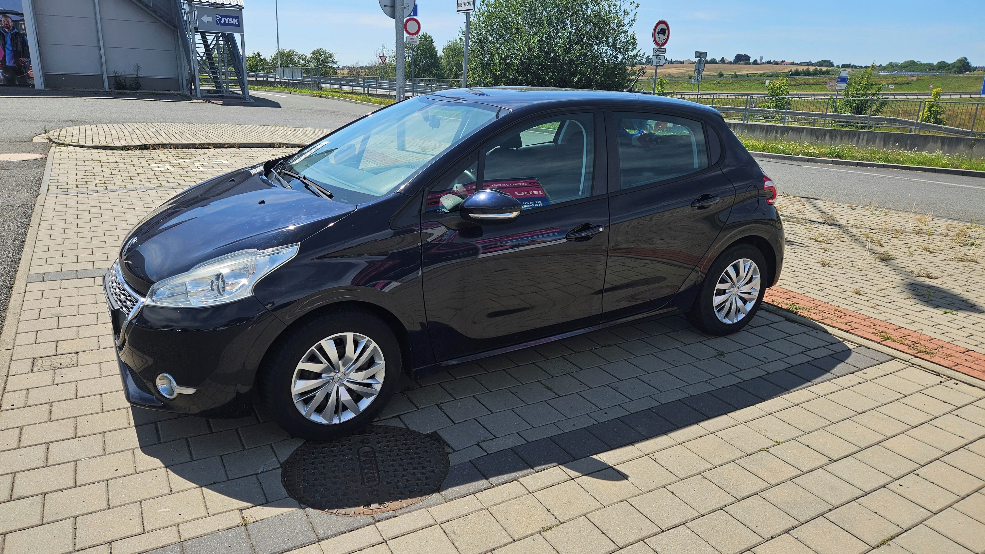 Peugeot 208, 1,2 VTI  60 KW - fotka 6