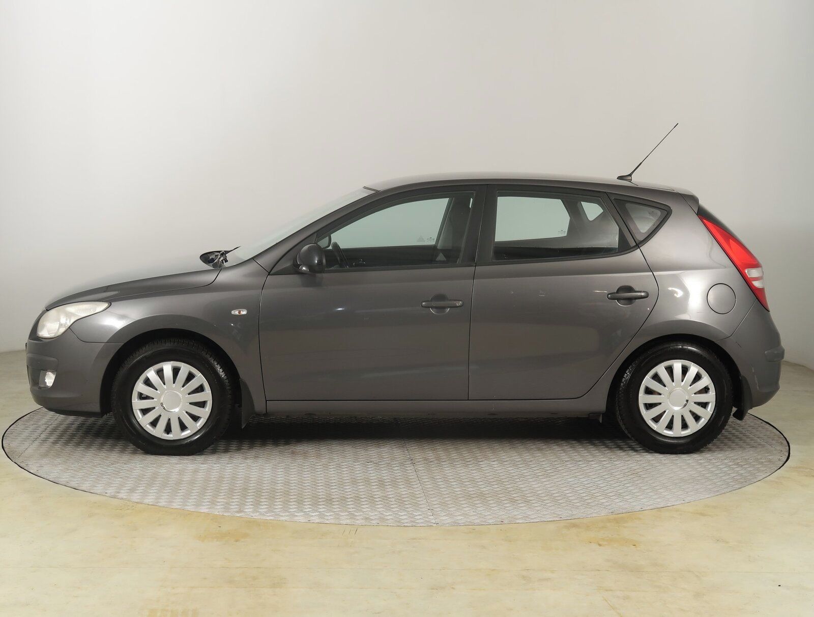 Hyundai i30, 1.4 CVVT, po STK, Klima - fotka 3