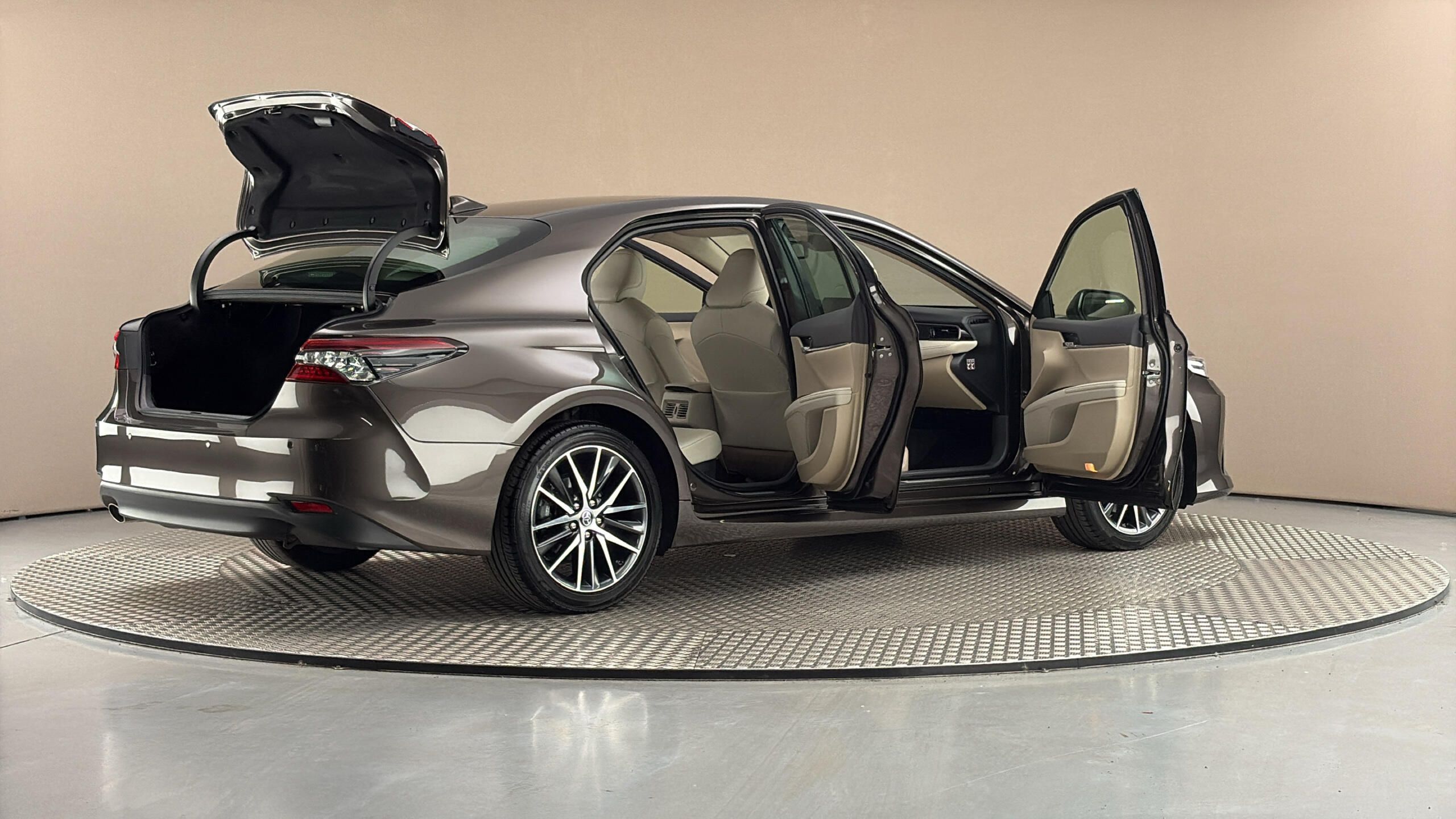 Toyota Camry, 2.5 Hybrid AUT Executive - fotka 6