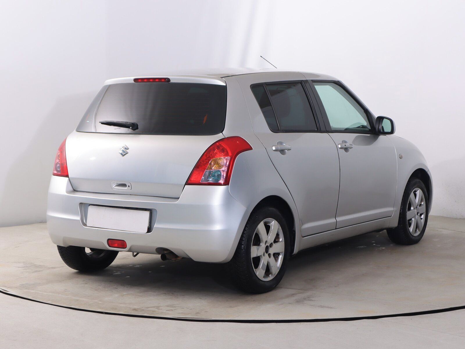 Suzuki Swift, 1.3 i, po STK - fotka 5