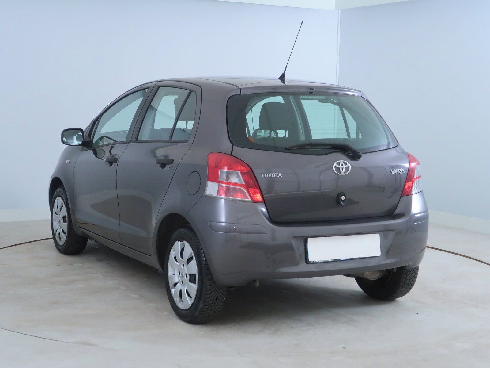 Toyota Yaris, 1.0 VVT-i, Klima, El. okna - fotka 4
