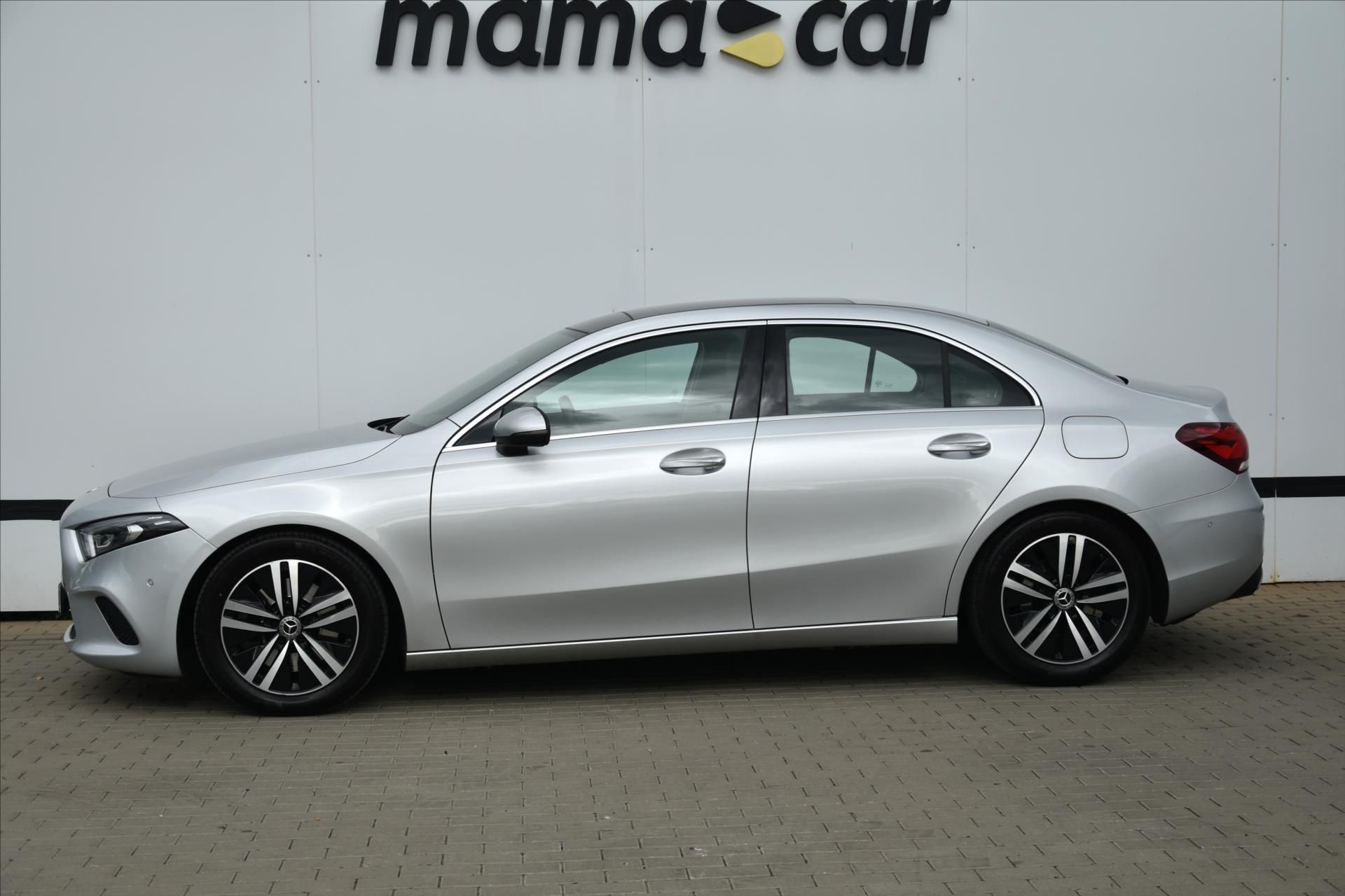 Mercedes-Benz Třídy A, 250i 165kW NAVI PANORAMA ČR - fotka 4