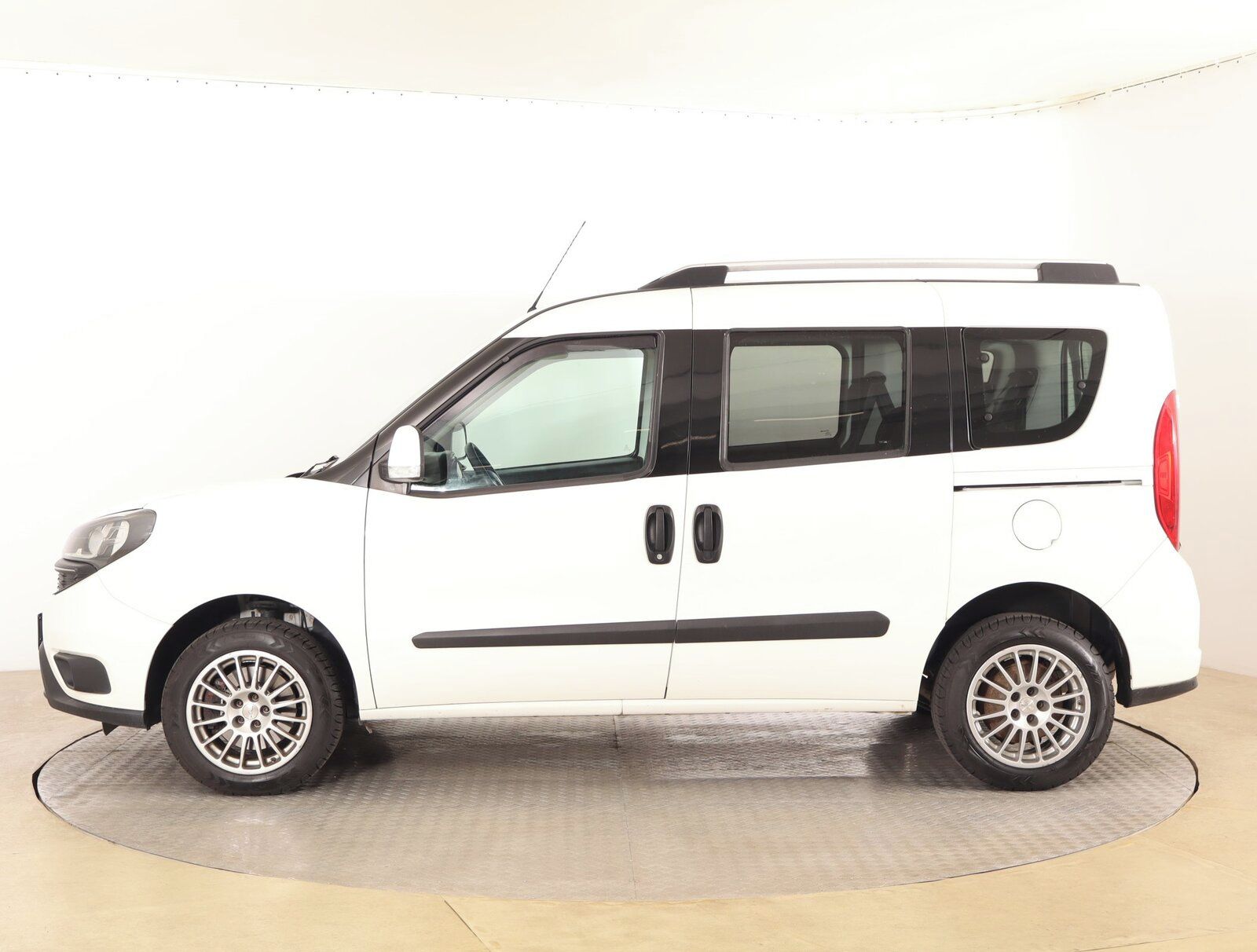 Fiat Dobló, 1.4 T-Jet, 7Míst, ČR, DPH - fotka 3