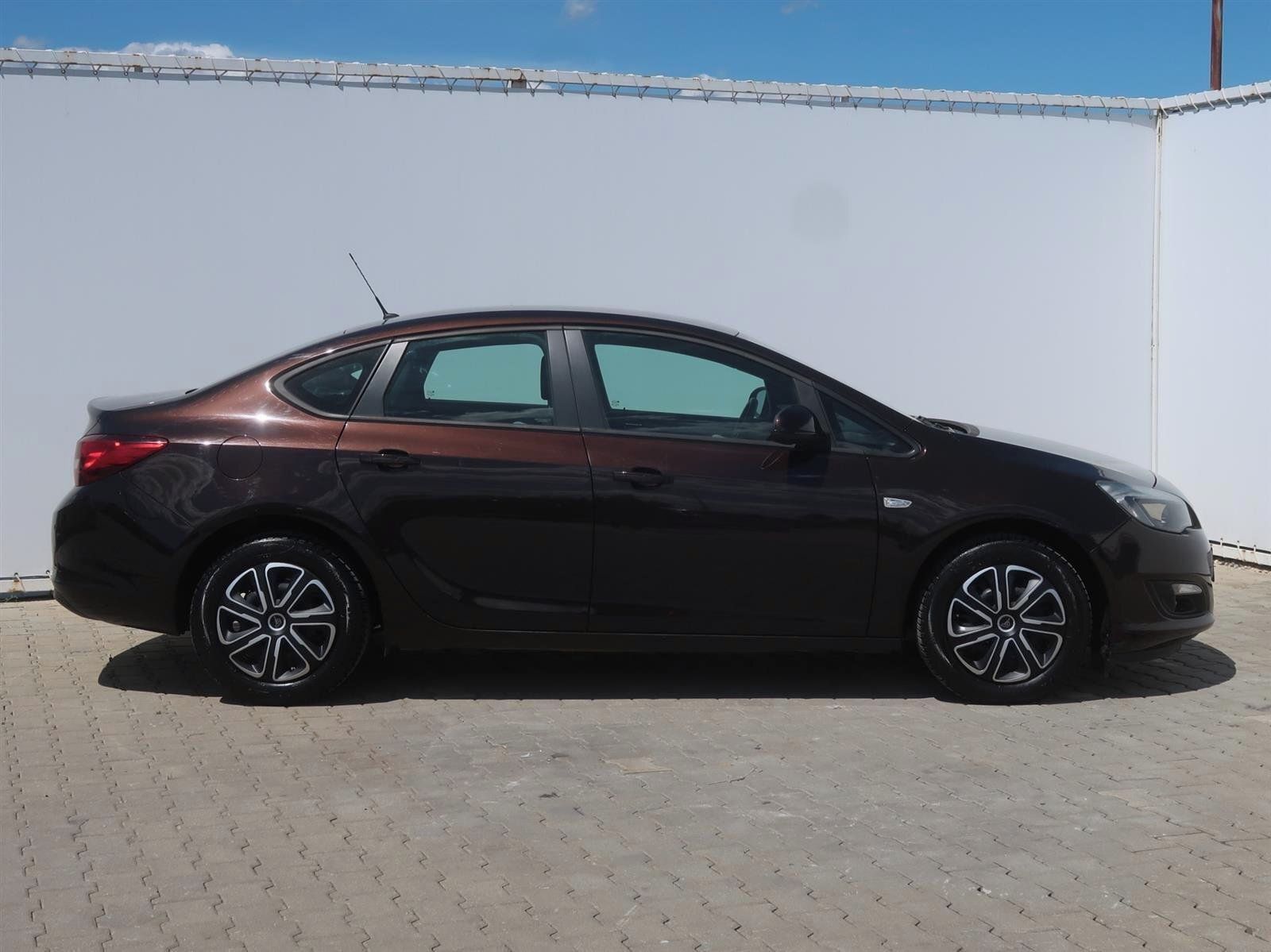 Opel Astra, 1.6 16V, Automatická klima - fotka 6