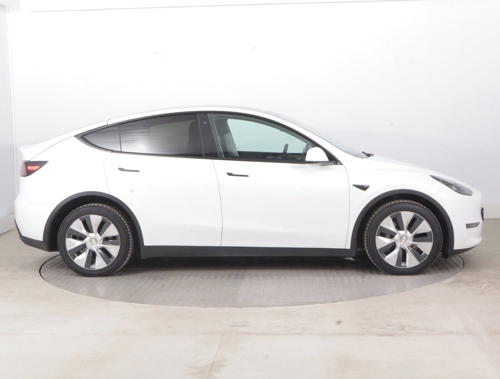 Tesla Model Y, Long Range AWD 79kWh, SoH 91% - fotka 6