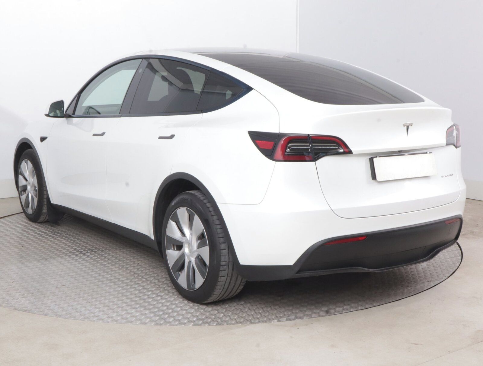 Tesla Model Y, Long Range AWD 79kWh, SoH 92% - fotka 4