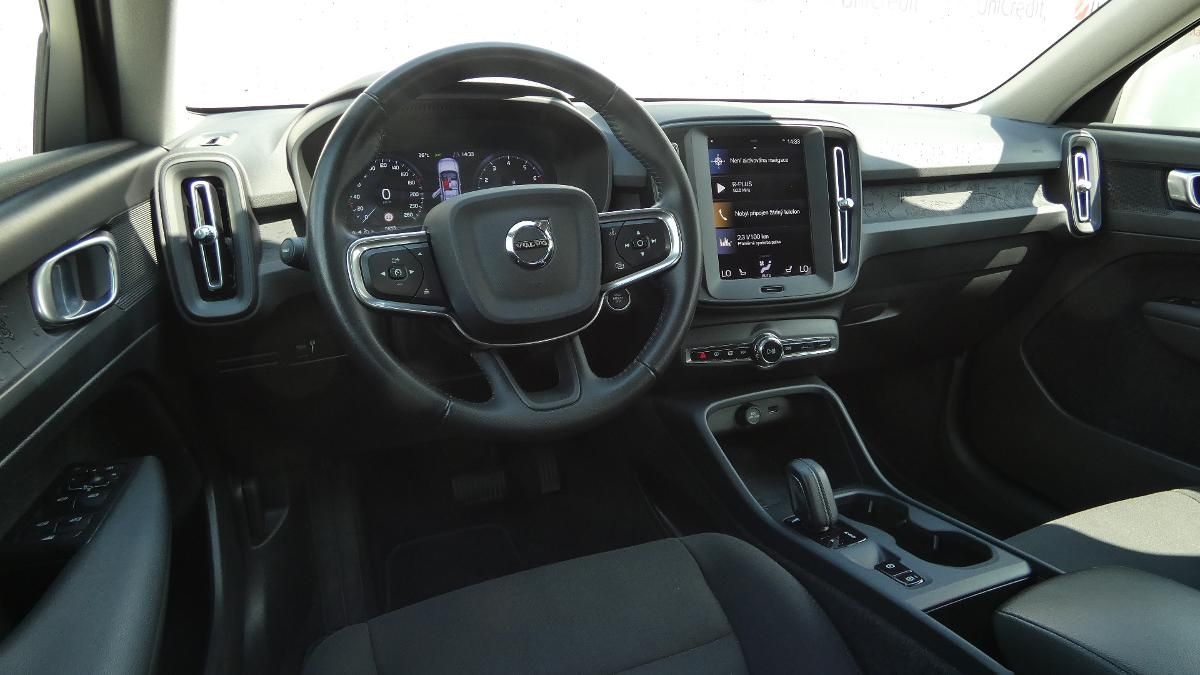 Volvo XC40, T2 FWD Momentum Core - fotka 5