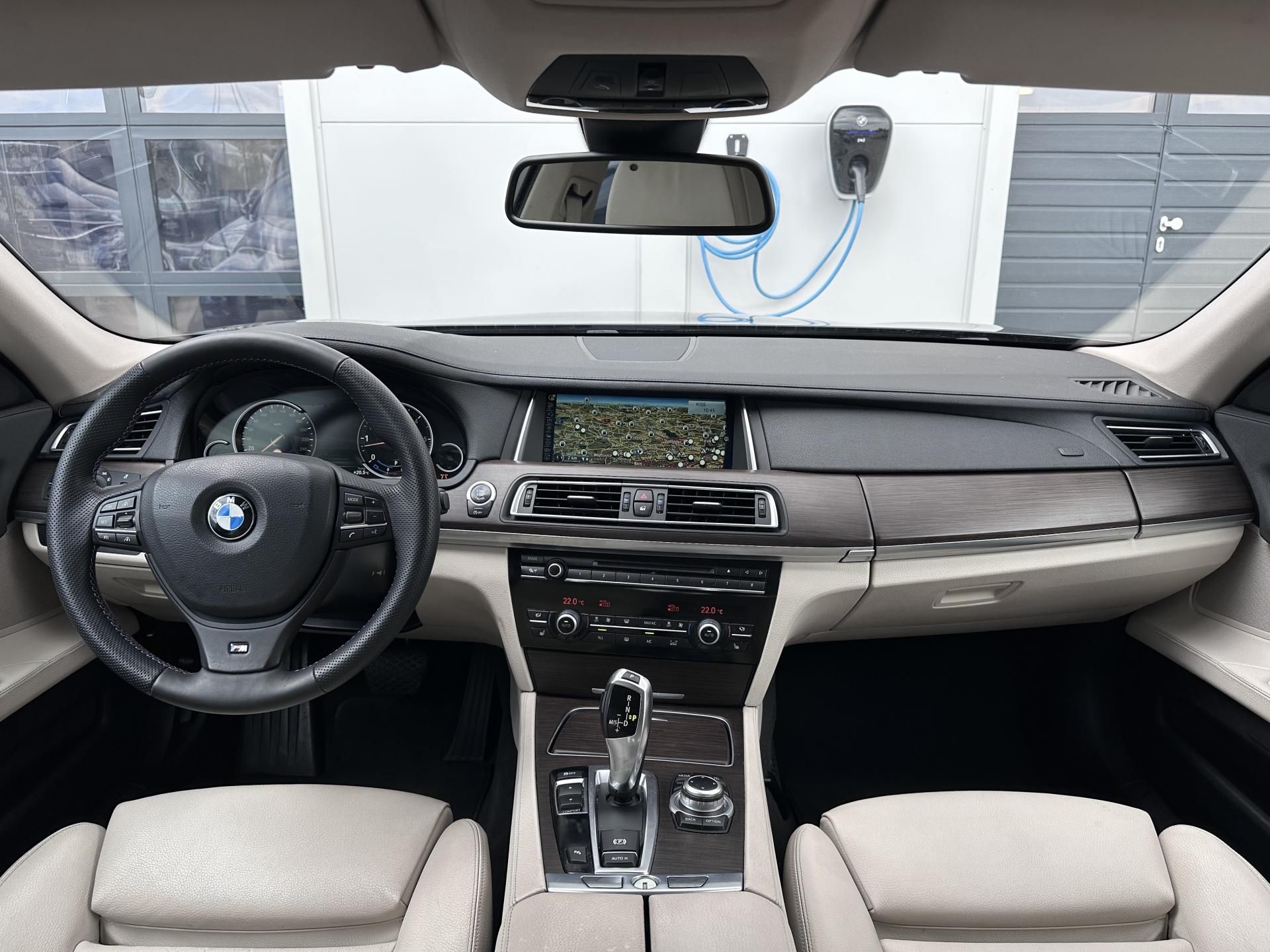 BMW Řada 7, 730d - fotka 6