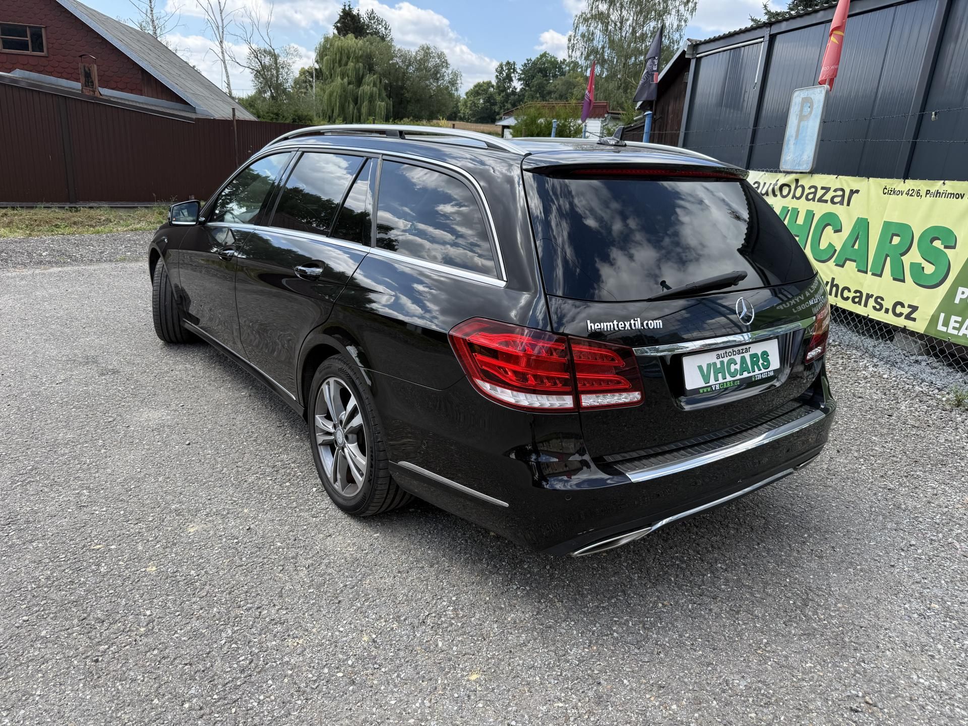 Mercedes-Benz Třídy E, 220D  BlueTec 4MATIC TAŽNÉ - fotka 5