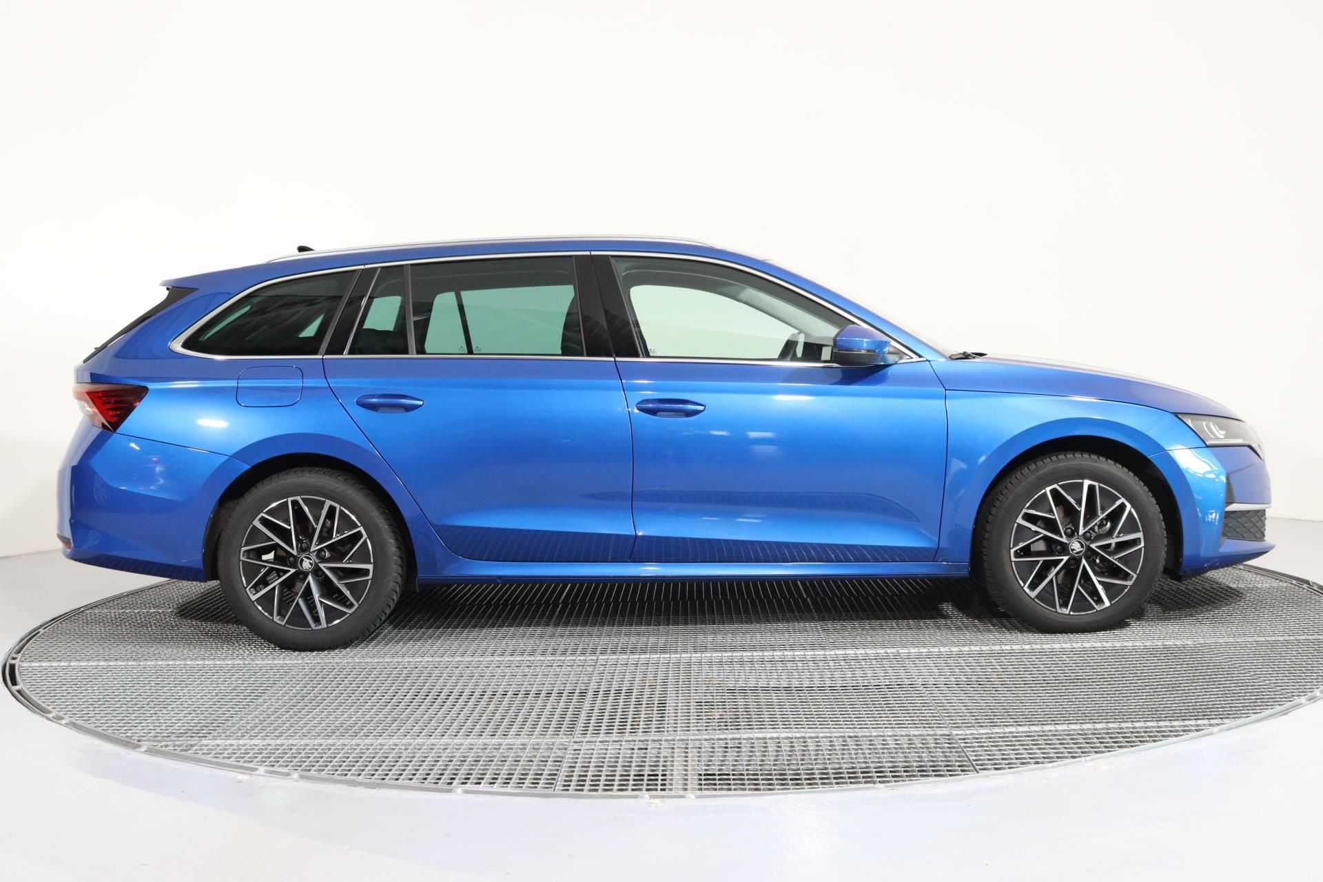 Škoda Octavia, COMBI TOP SELECTION 2,0 TDI DS - fotka 3