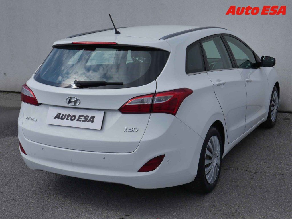 Hyundai i30, 1.6,2.maj,ČR,STK 10/2027 - fotka 4