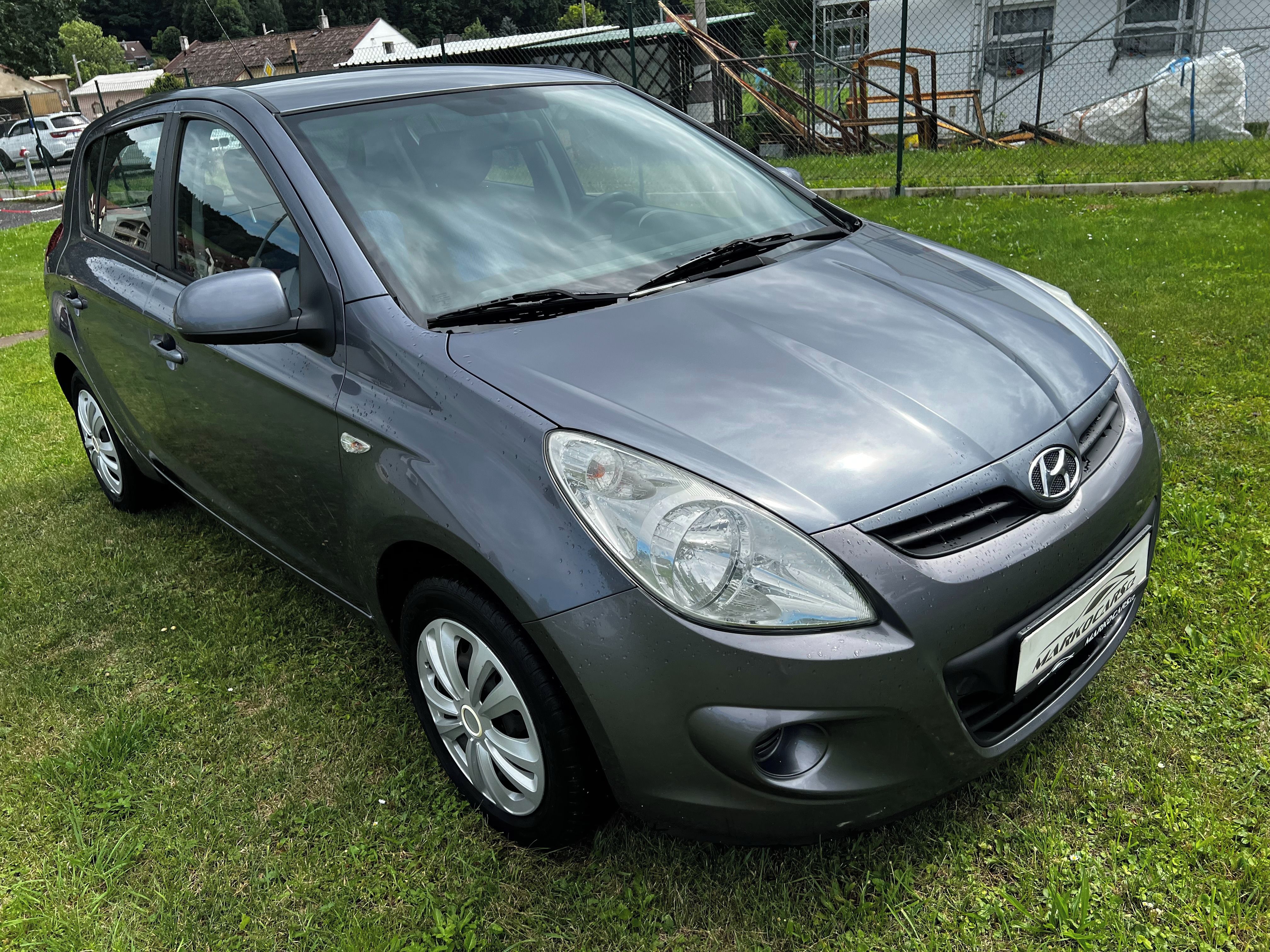 Hyundai i20, 1.3i KLIMA NÍZKÝ NÁJEZD - fotka 3