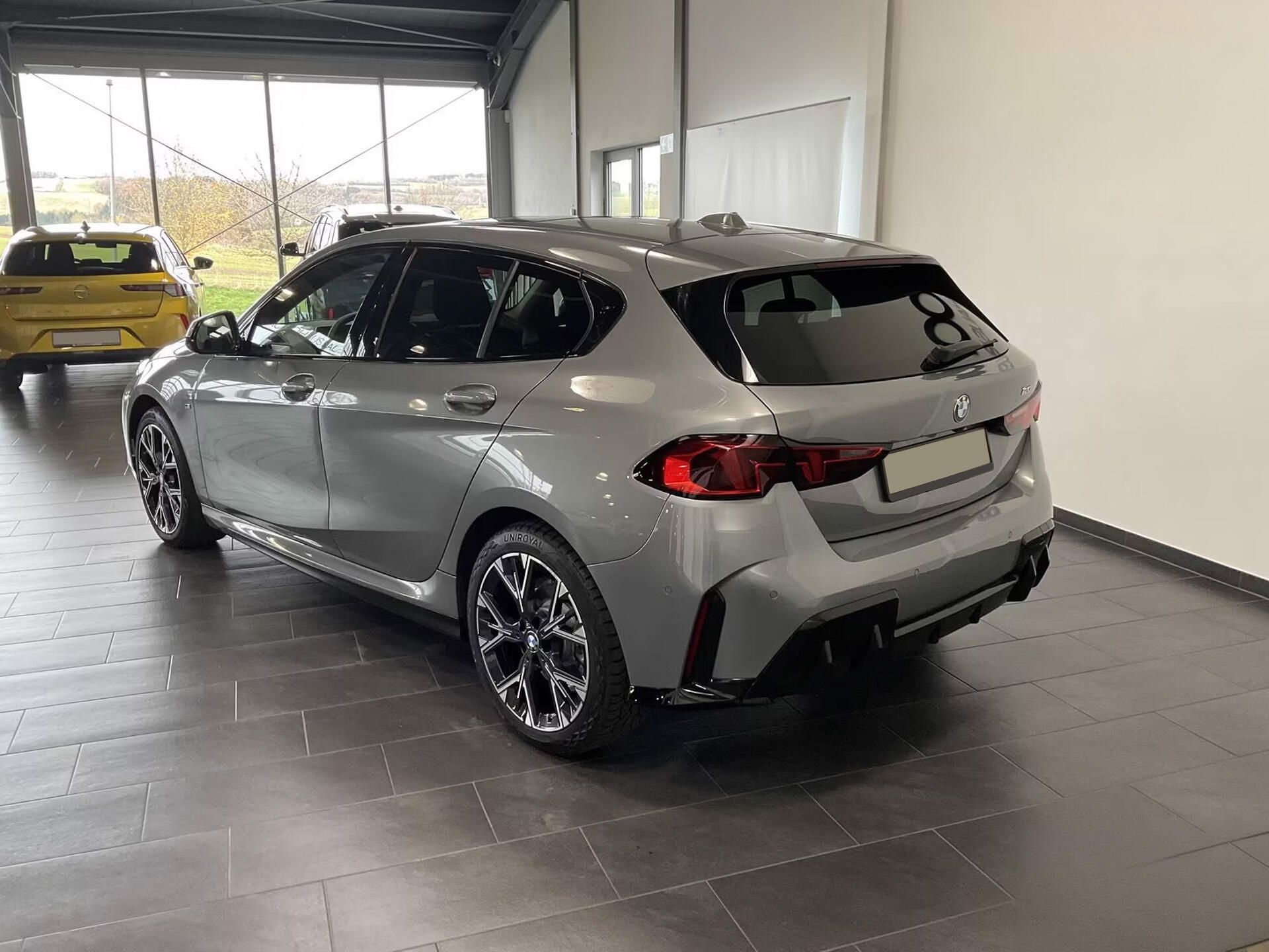 BMW Řada 1, 120 M-Sport design Pano Kamer - fotka 4
