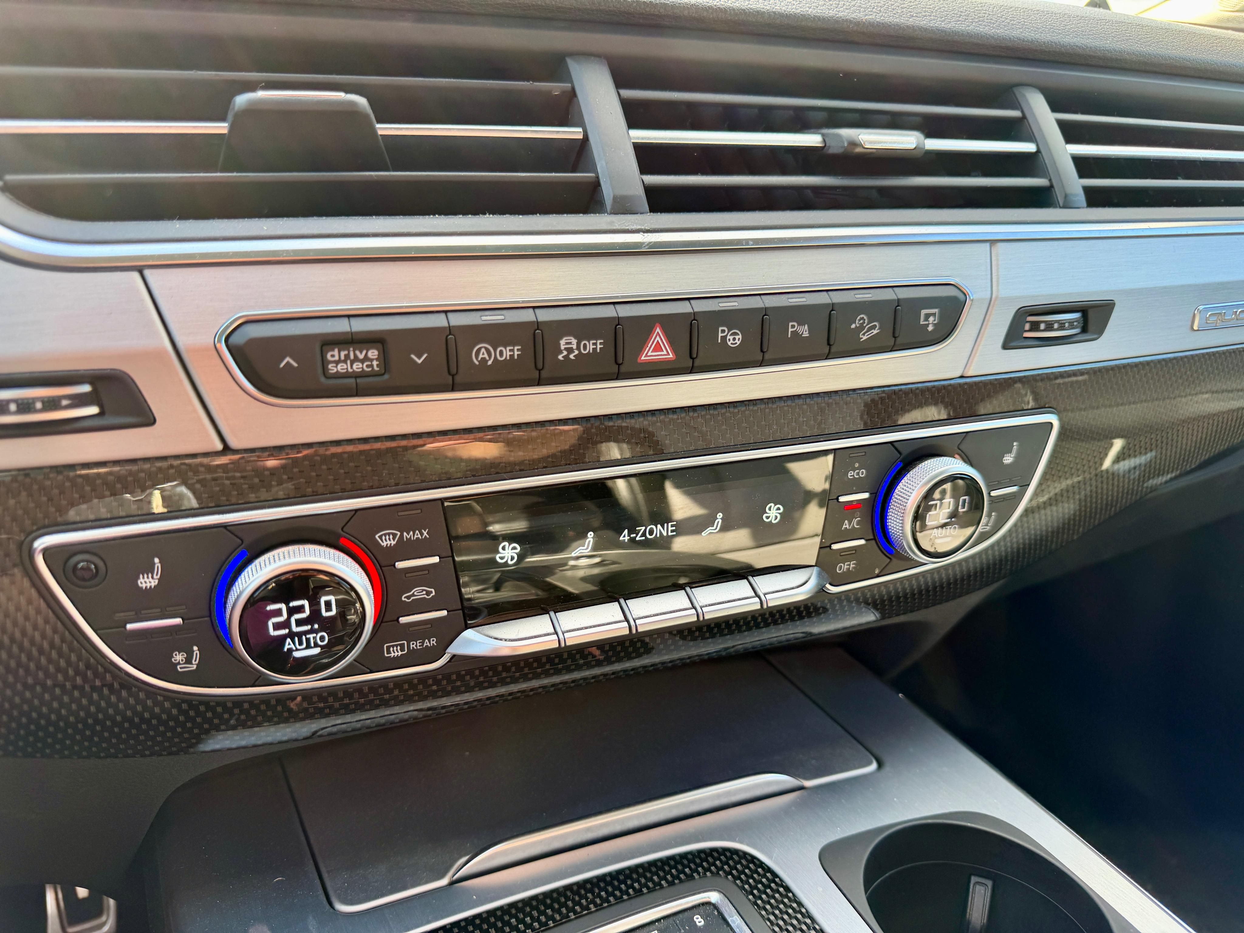 Audi SQ7, Audi SQ7 - garazovano - fotka 3