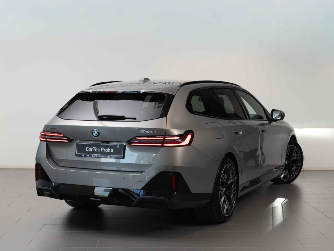BMW Řada 5, 540d xDrive Touring - fotka 3
