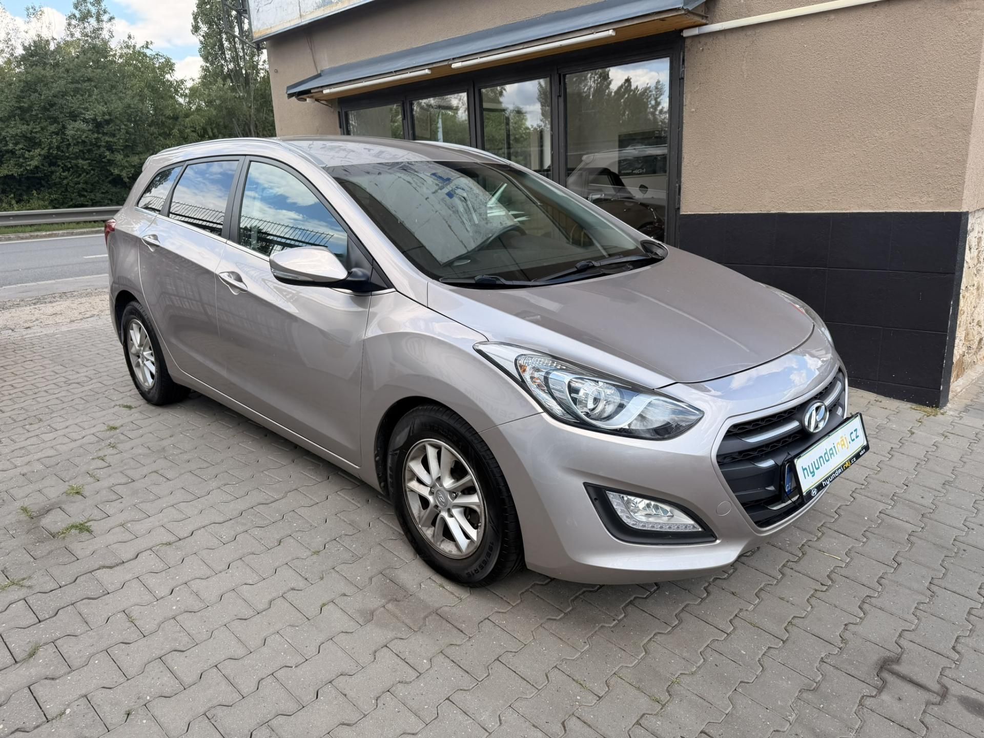 Hyundai i30, 1.6-NÍZKÁ SPOTŘEBA-AUT-SENZORY - fotka 6