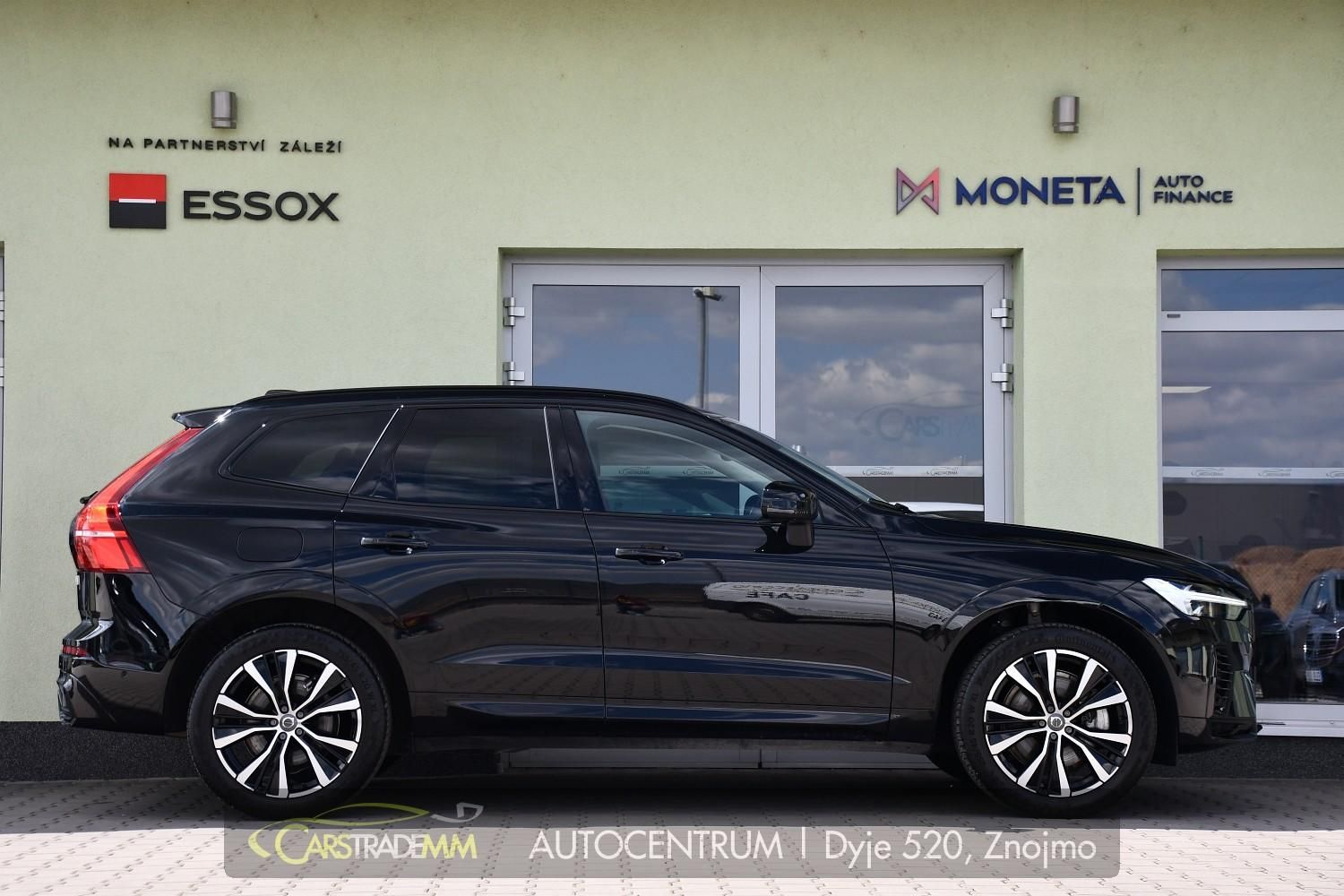 Volvo XC60, 2.0T8 R-Desing RECHARGE - fotka 6