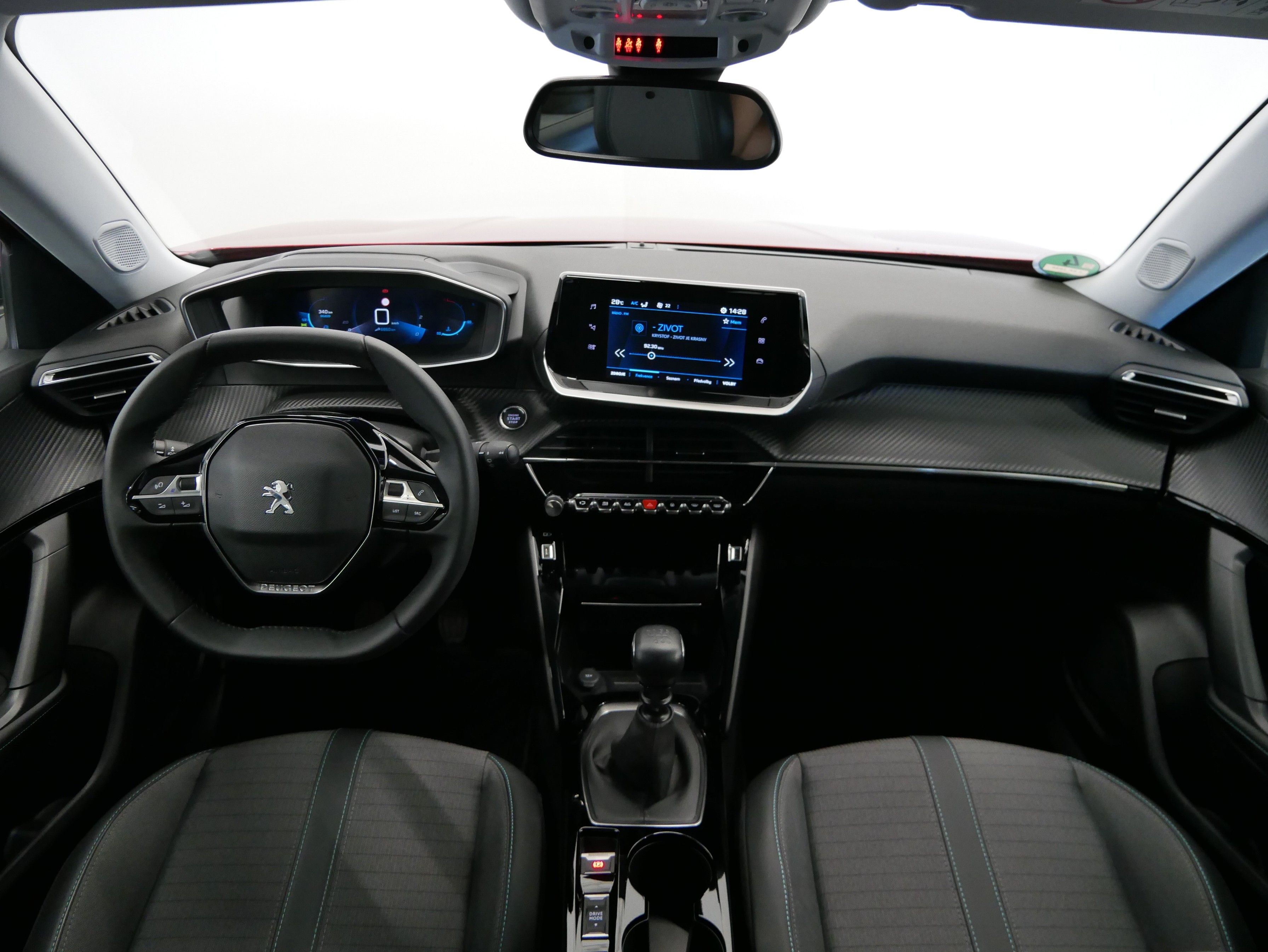 Peugeot 2008, 1.2 PureTech 96 kW Allure Pack - fotka 5