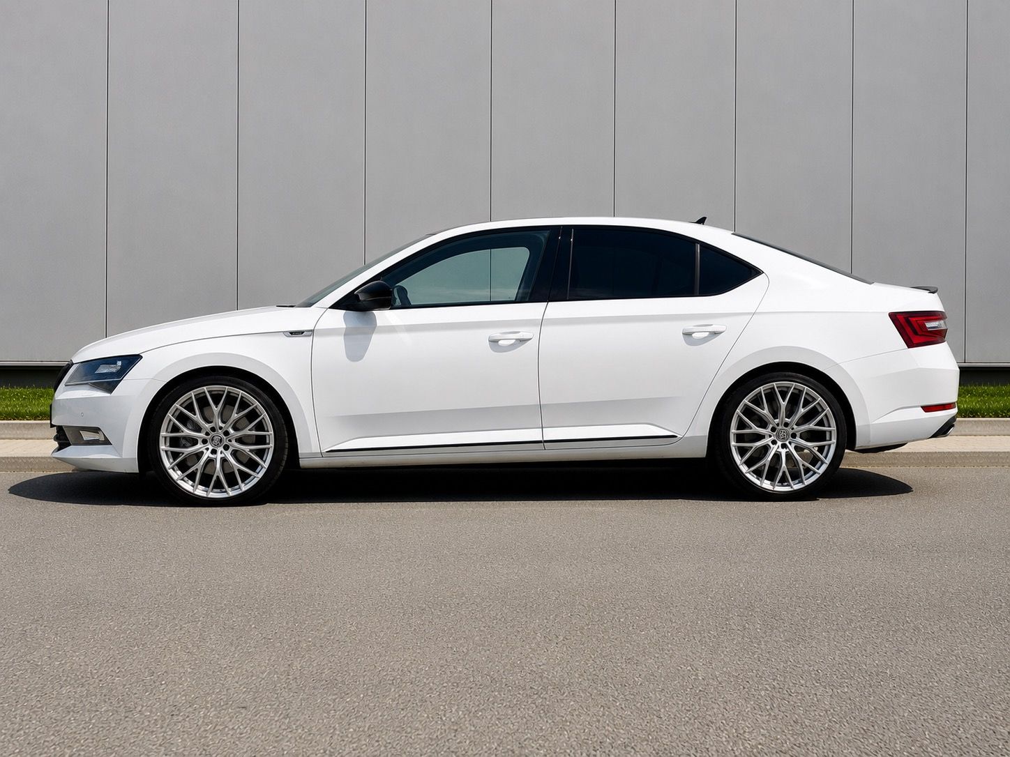 Škoda Superb, Škoda Superb III Sportline 2.0 - fotka 2