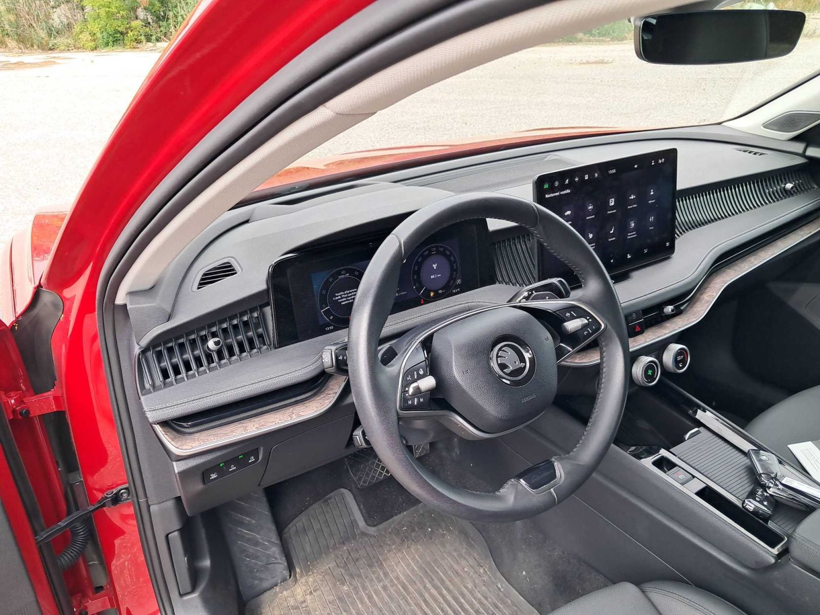Škoda Superb, 2.0 TSI, Laurin&Klement - fotka 3