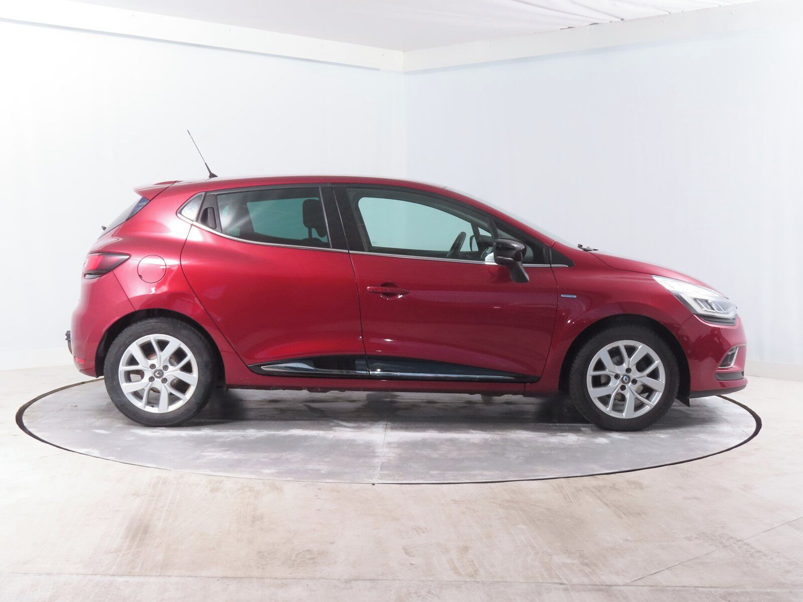 Renault Clio, 0.9 TCe, Limited, Navi, Klima - fotka 6