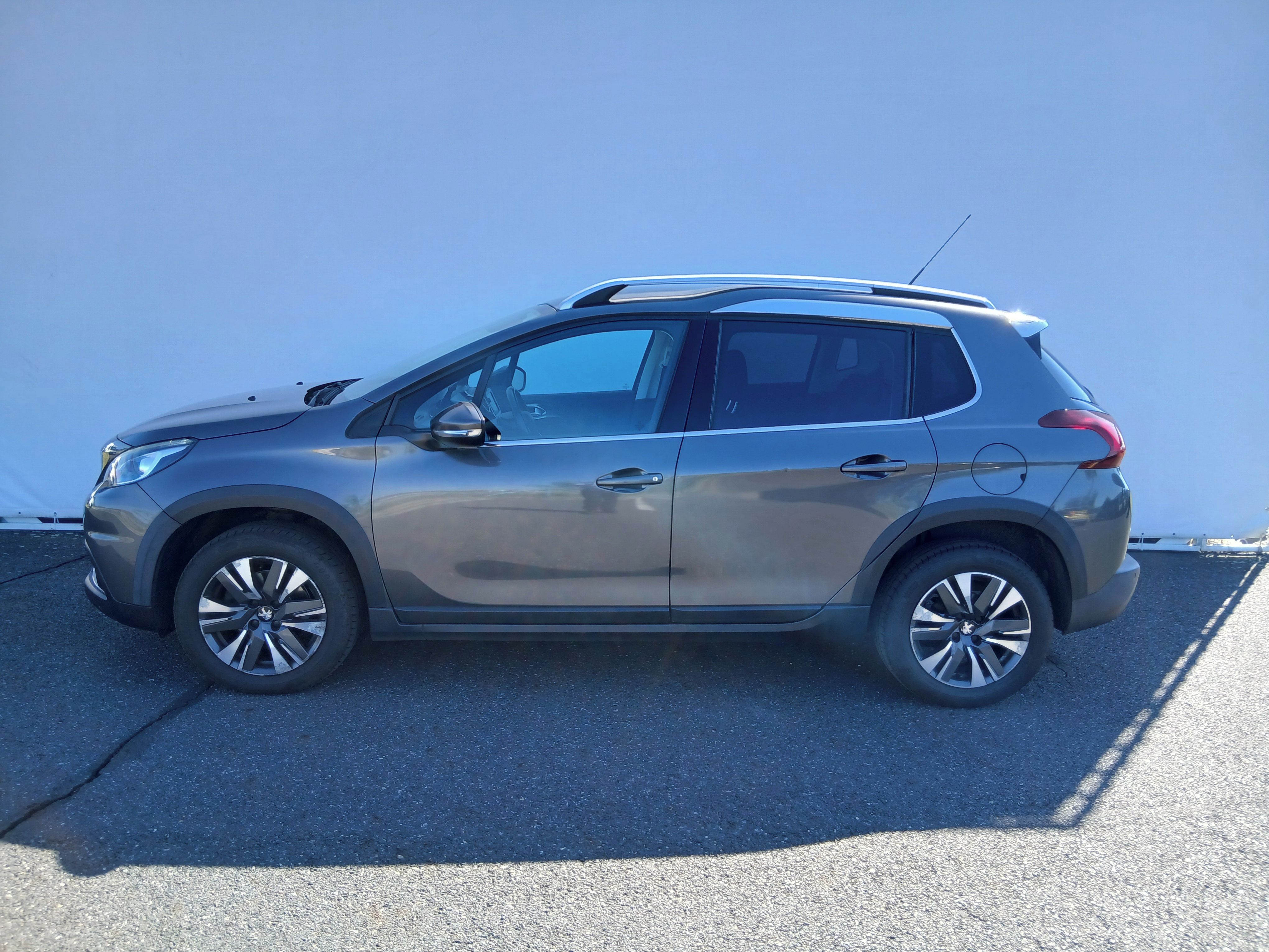 Peugeot 2008, 1.2 Pure tech - fotka 6
