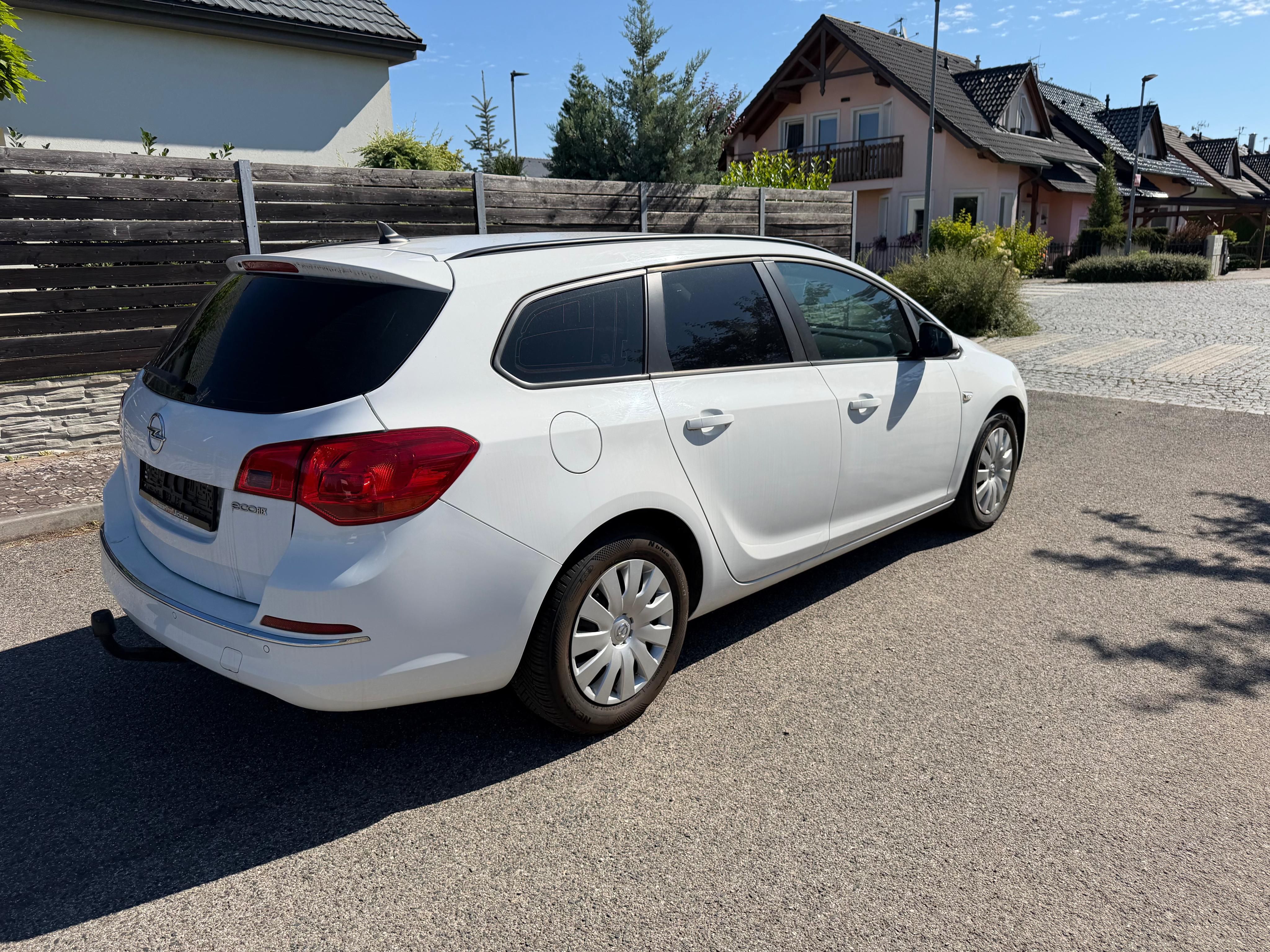 Opel Astra, Sports 1,3CDTi /70kw Tažné - fotka 5