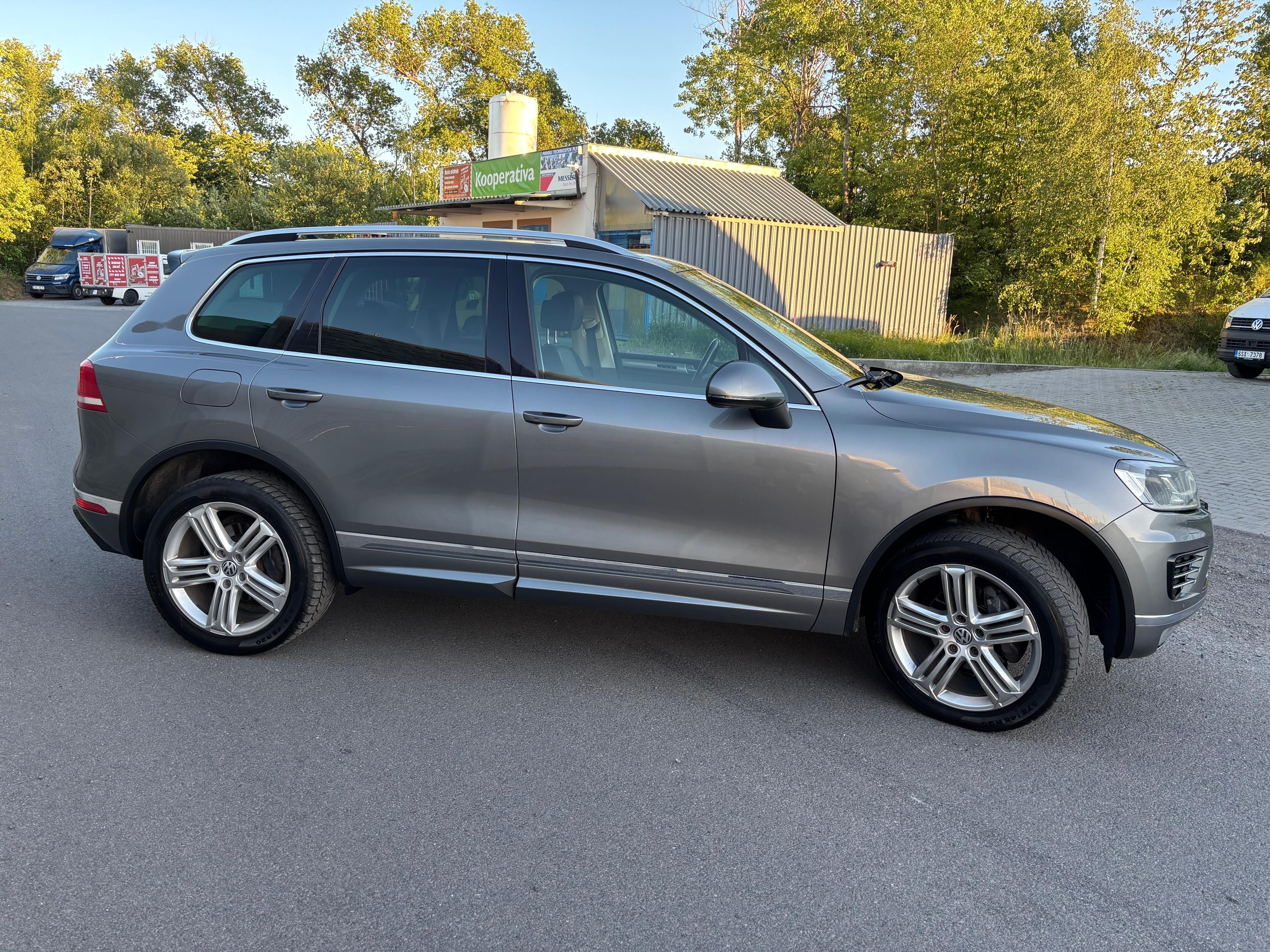 Volkswagen Touareg, R-line 3.0TDI 193KW MĚCHY DPH - fotka 5