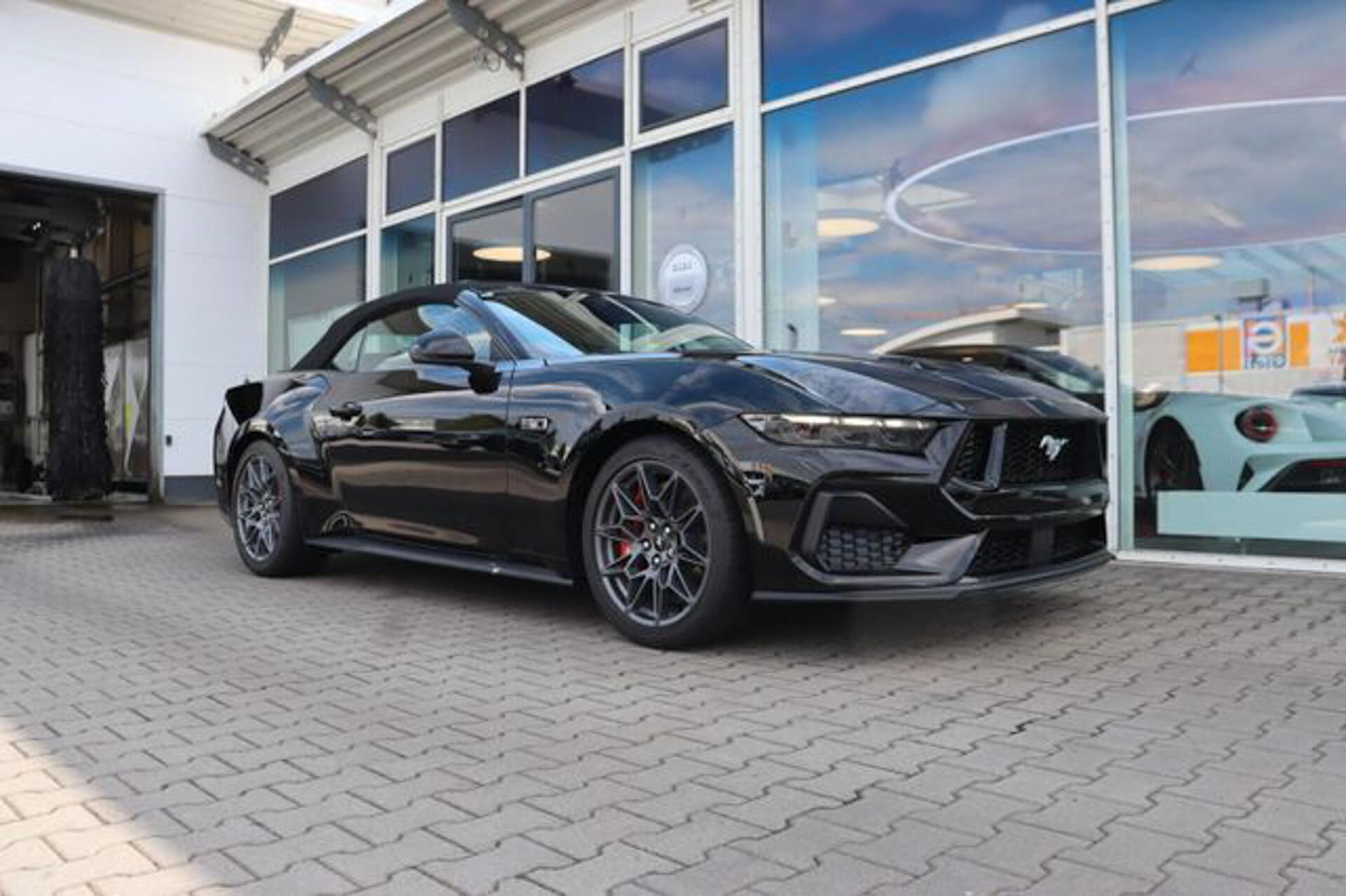 Ford Mustang, 5.0 Convertible MagneRide - fotka 2