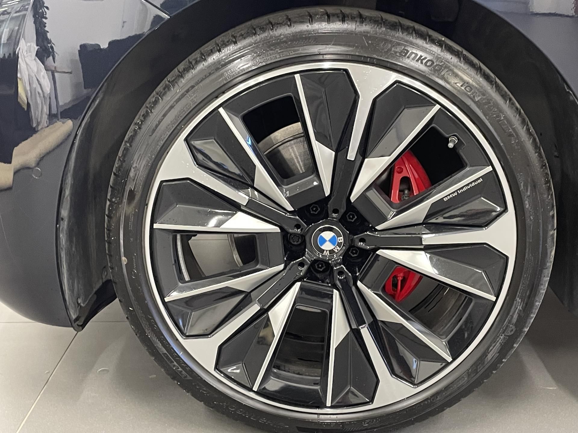 BMW iX, iX xDrive60 M PRO - fotka 4