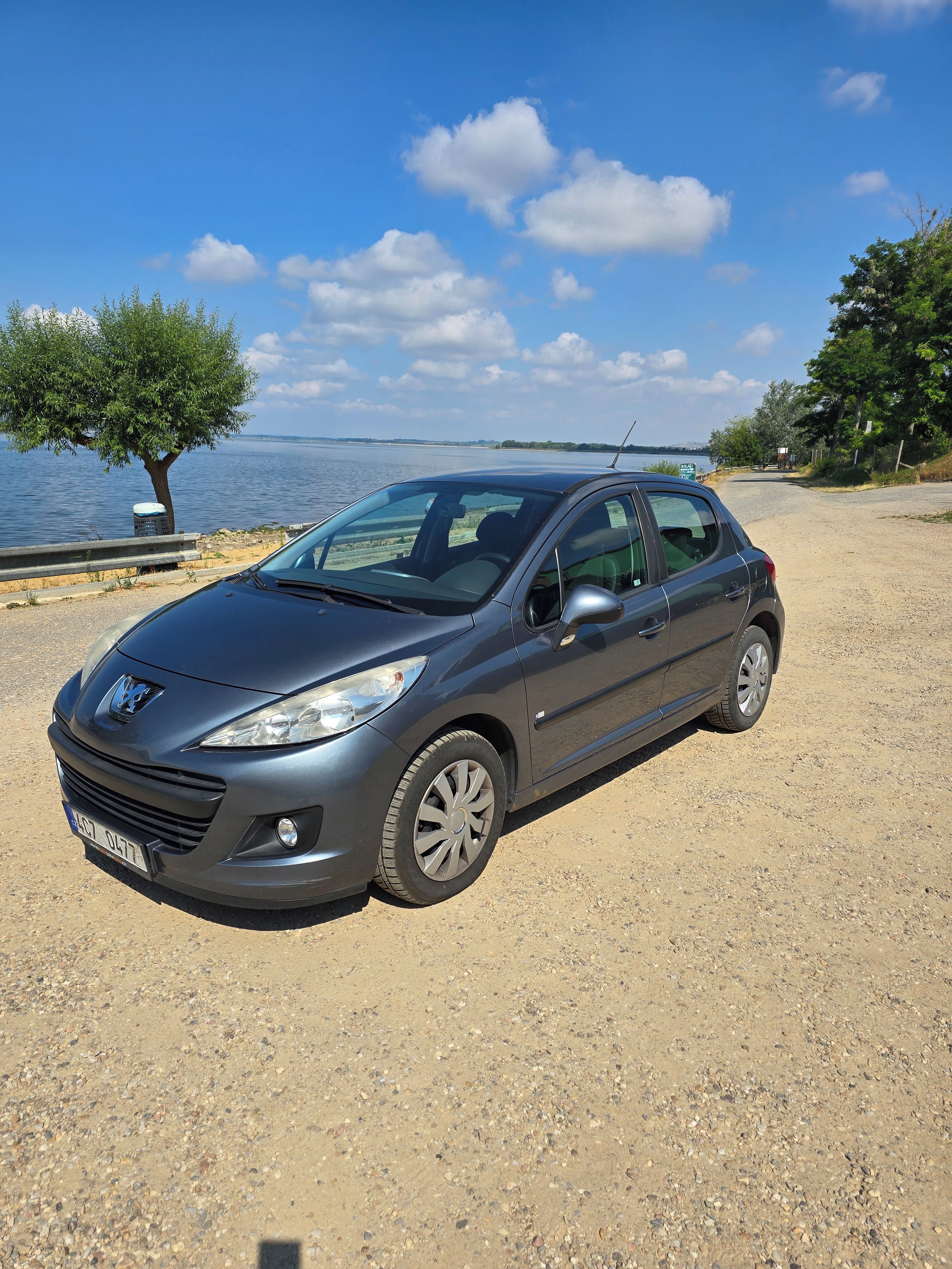 Peugeot 207, 1.4, 54kw nová STK. Pěkný stav