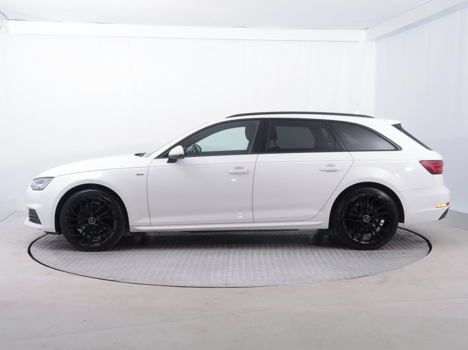 Audi A4, 40 TFSI, Automat, Navi - fotka 3