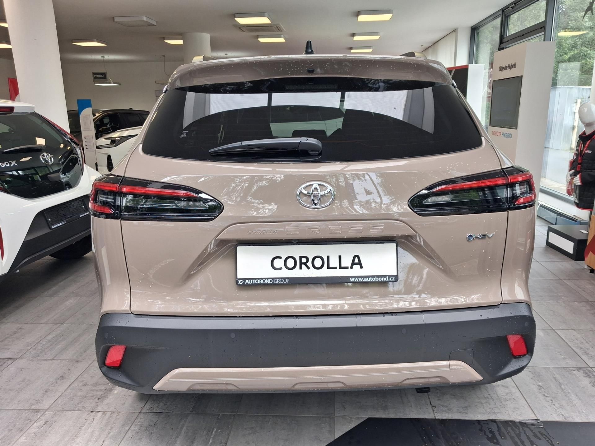 Toyota Corolla Cross, Style 1.8 HEV (140hp) - fotka 6