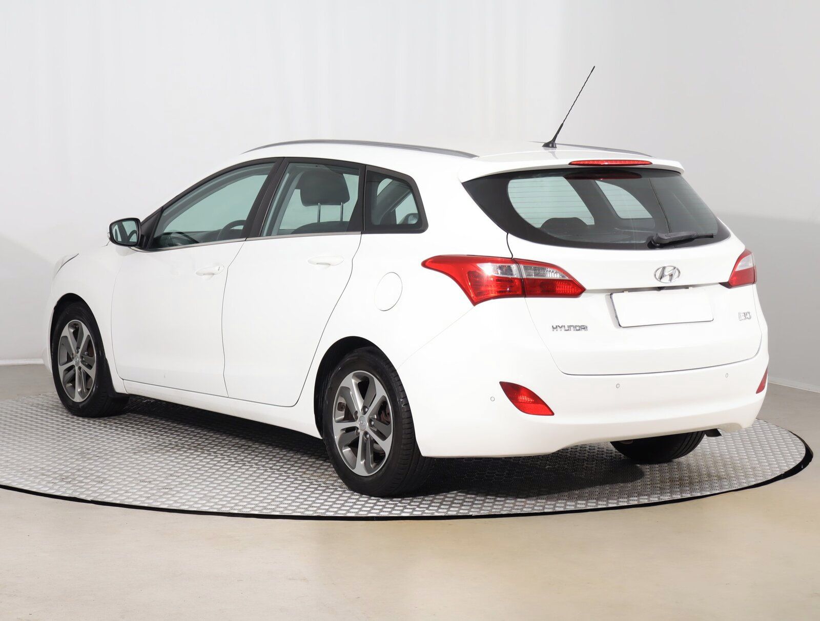 Hyundai i30, 1.6 CRDi, Automat, Serv.kniha - fotka 4