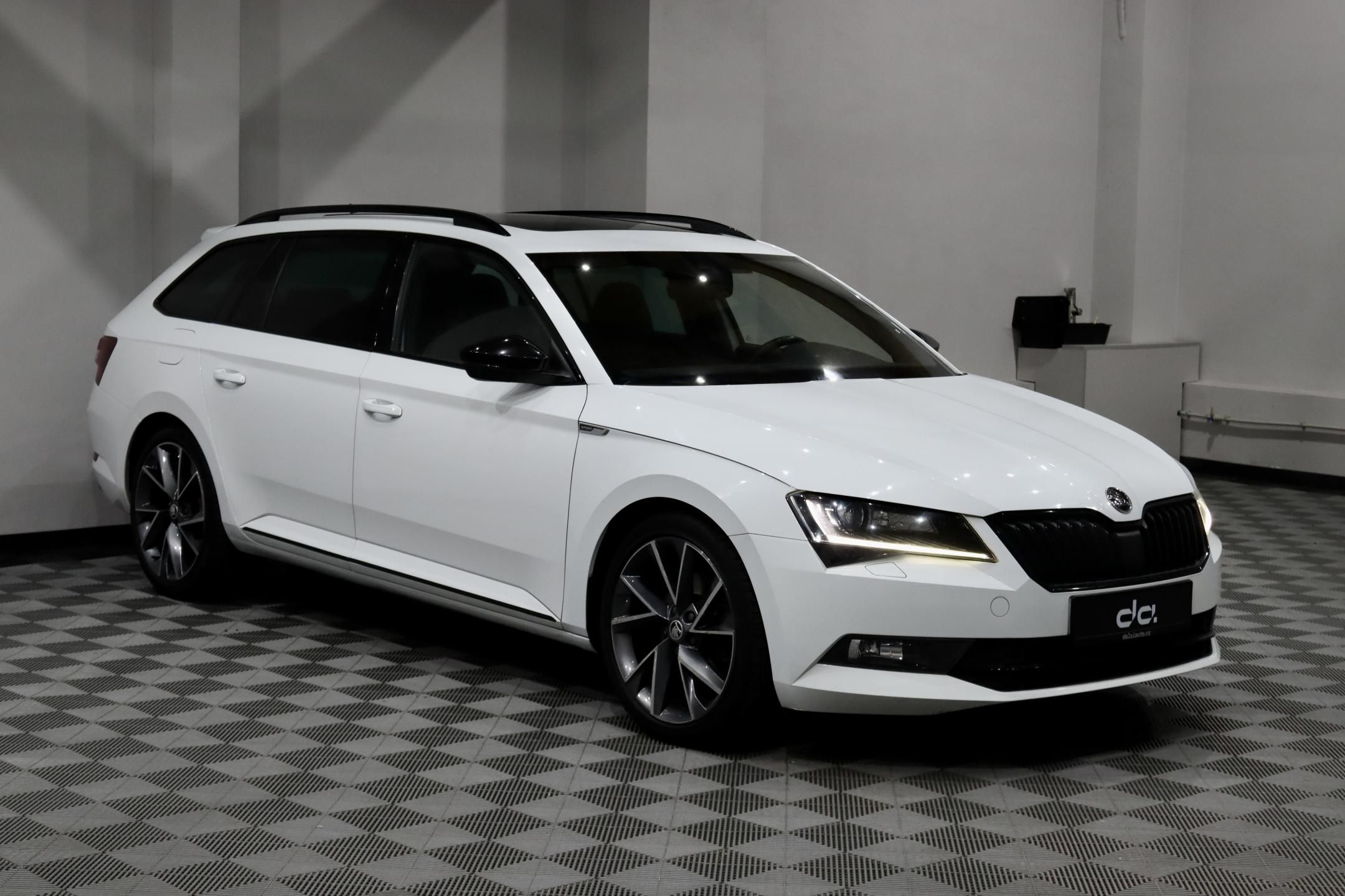 Škoda Superb, 3 2.0 TSI 162 kW DSG Sportline - fotka 2