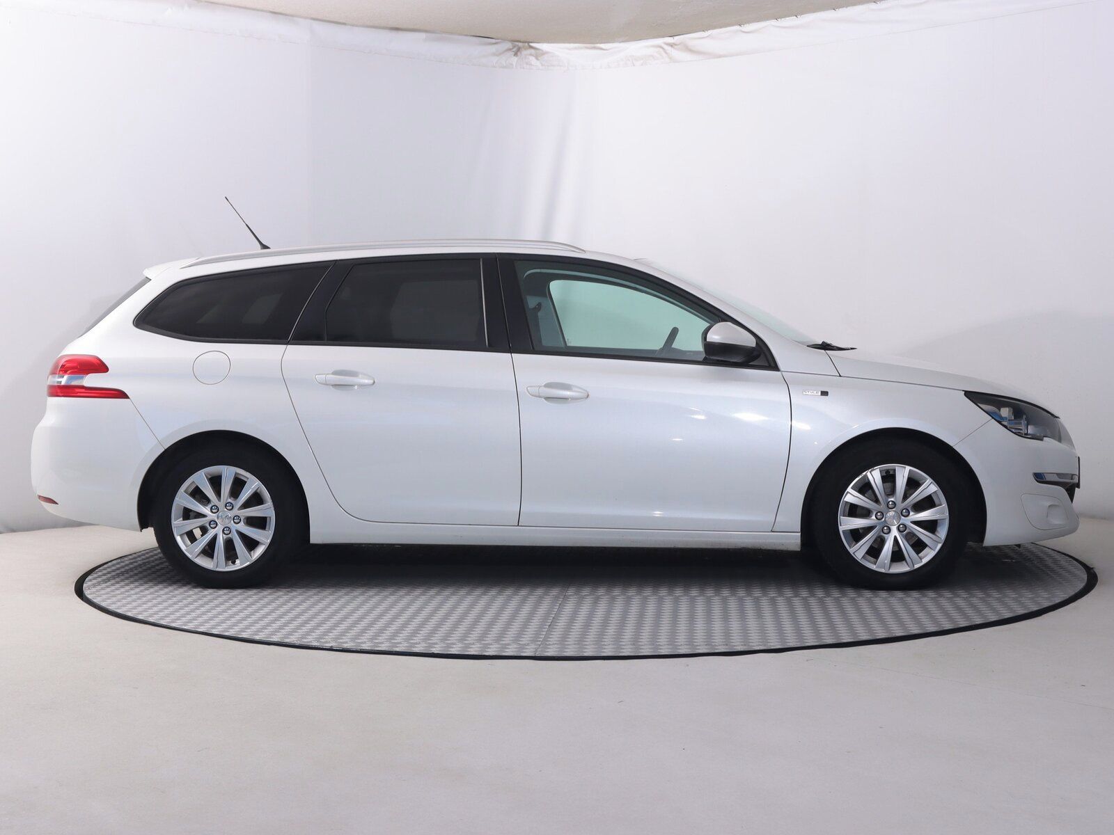 Peugeot 308, 1.6 BlueHDi, Style, Serv.kniha - fotka 6