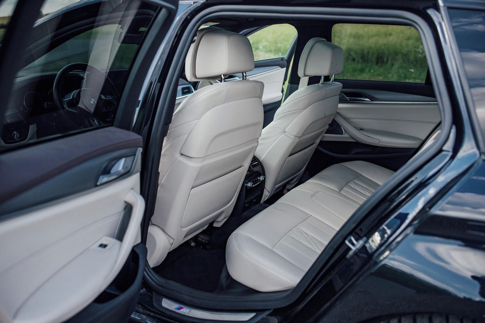 BMW Řada 5, 540iX Individual, plná výbava - fotka 5