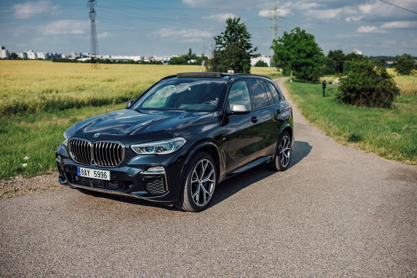 BMW X5, M50i, H&K, laser, pano, vzduch