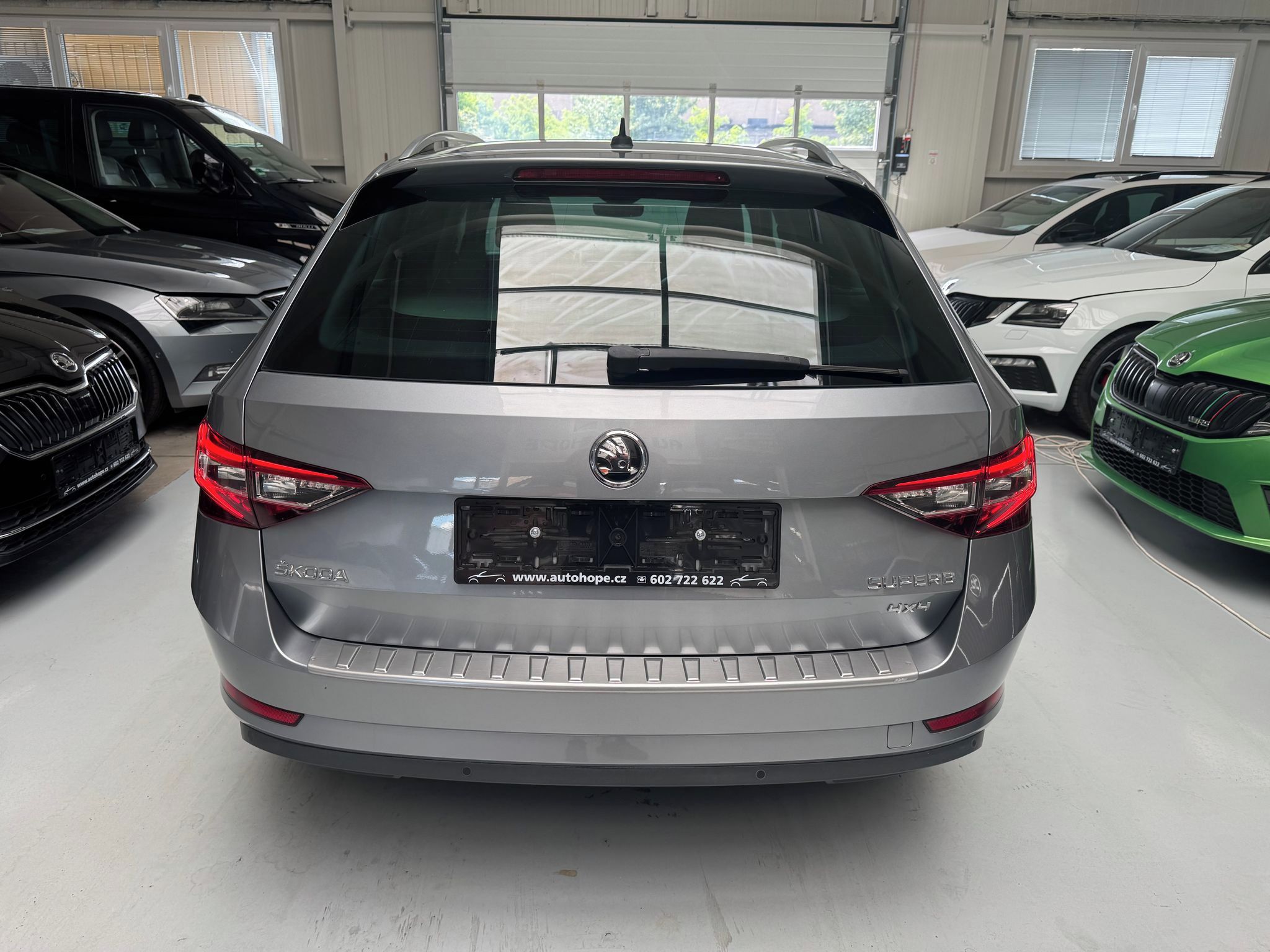 Škoda Superb, combi 2.0 TDI DSG 4x4 L&K - fotka 5