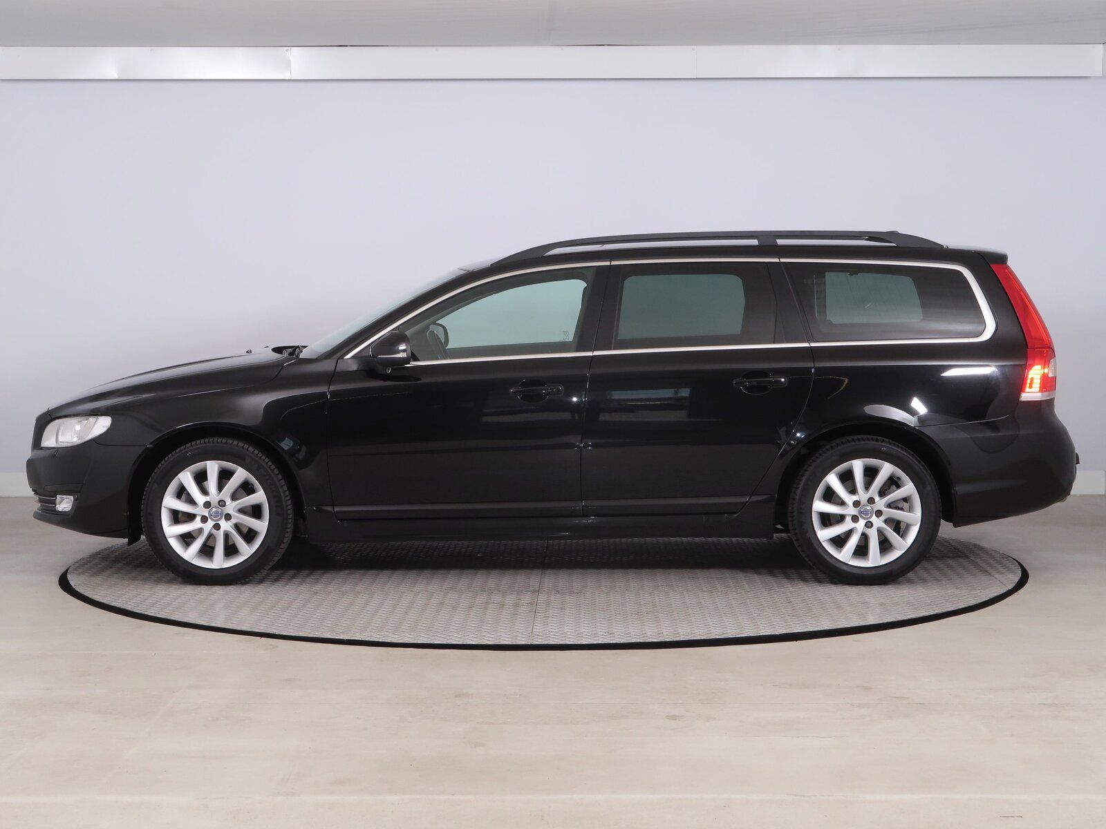 Volvo V70, D4, Kůže, Navi - fotka 3