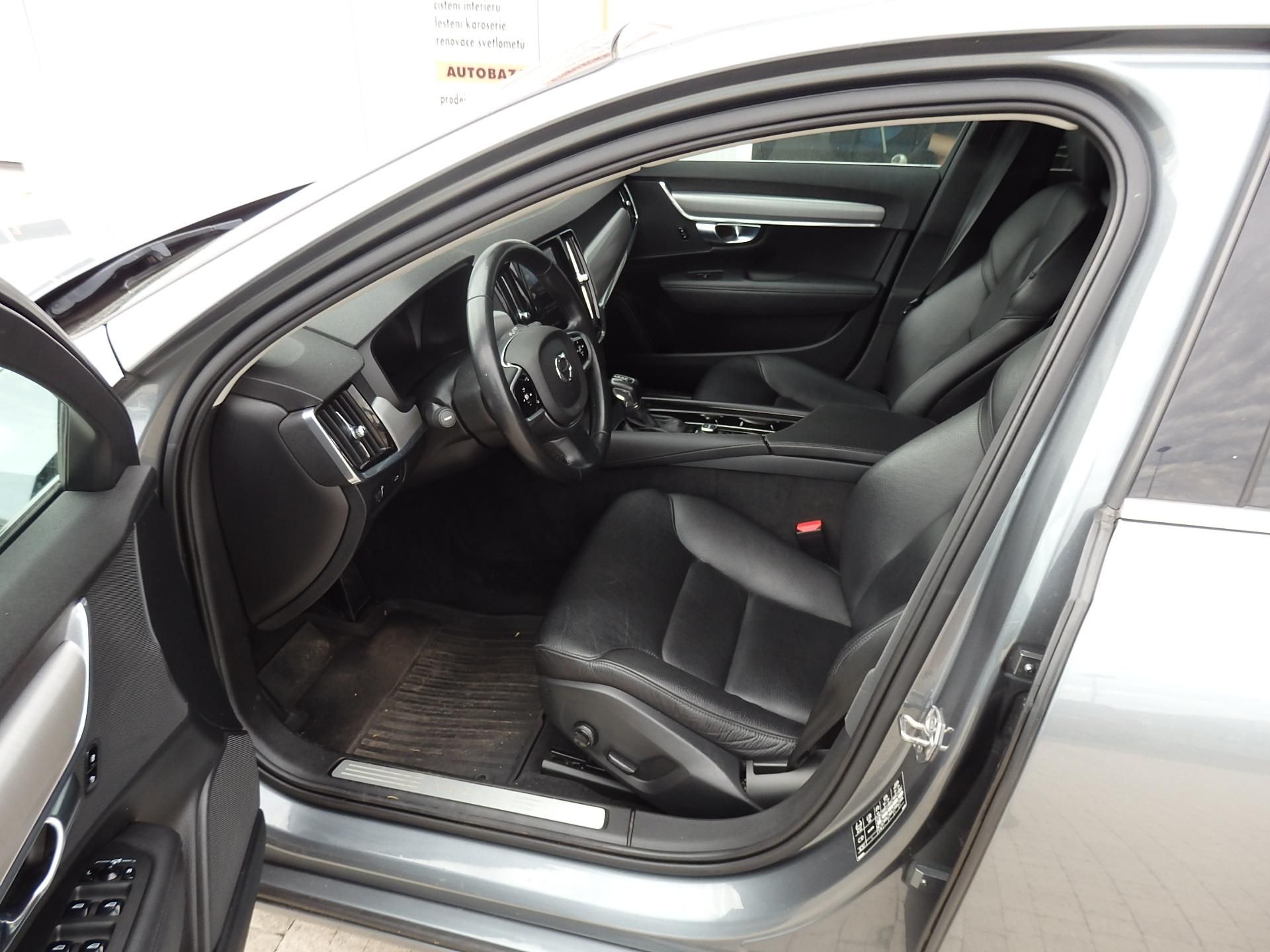 Volvo V90, 2.0 D5 AWD NAVIGACE - fotka 6