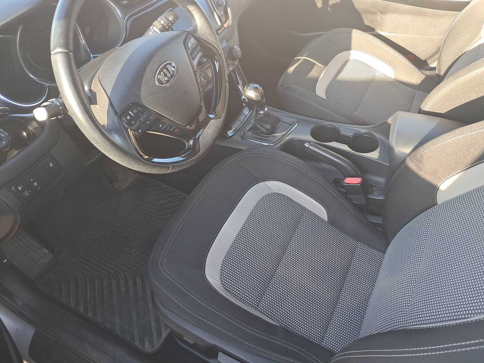 Kia Cee´d, 1.6 GDI, Serv.kniha, Navi - fotka 3