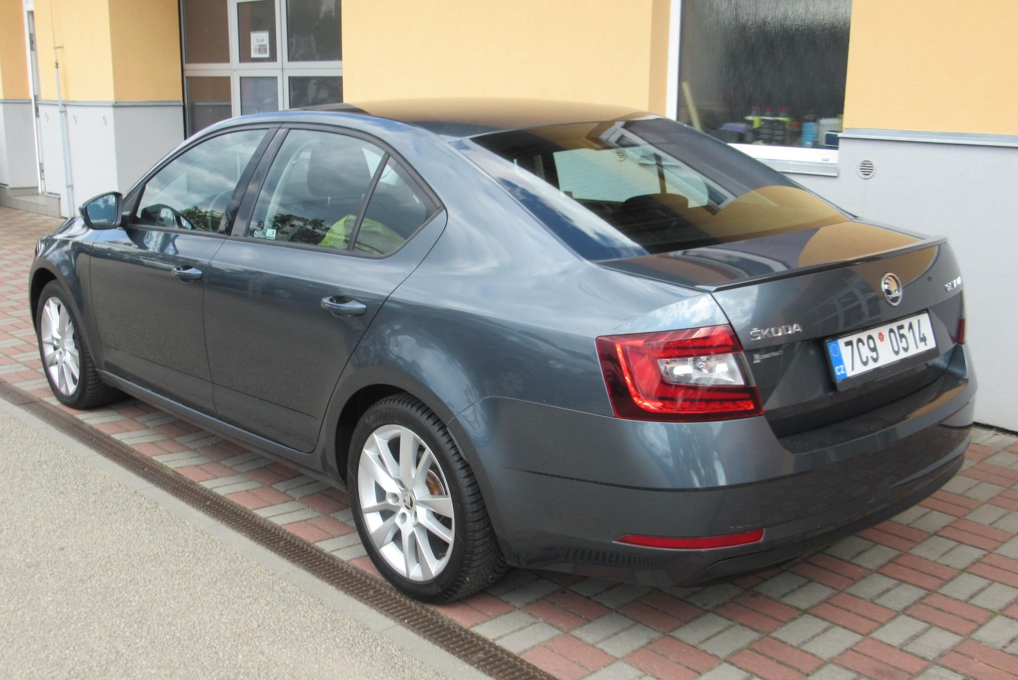 Škoda Octavia, 1.8 TSi KLIMA TAŽNÉ 1.MAJ. - fotka 2