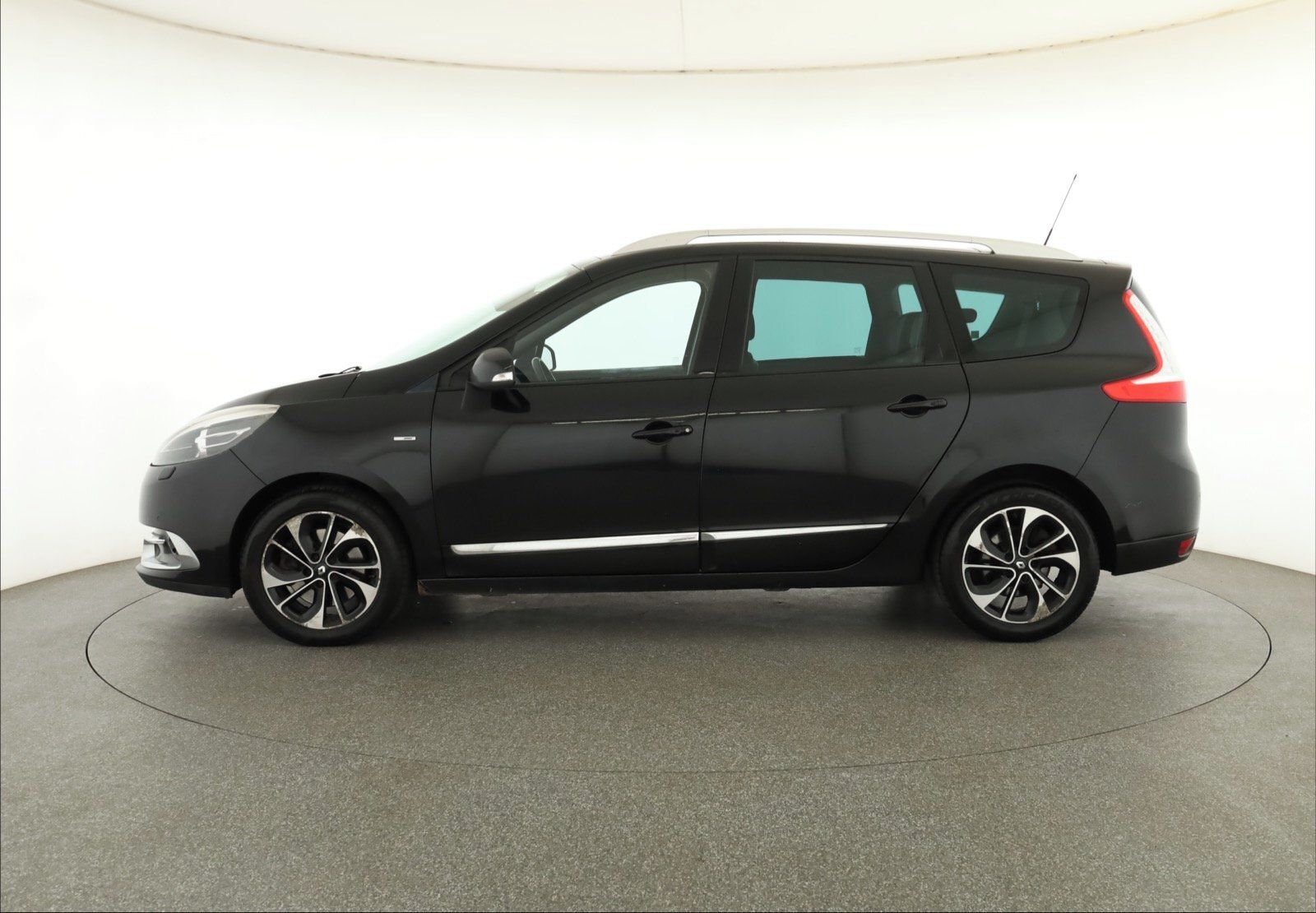 Renault Grand Scénic, 2.0 dCi, Bose, Automat, 7 míst - fotka 3