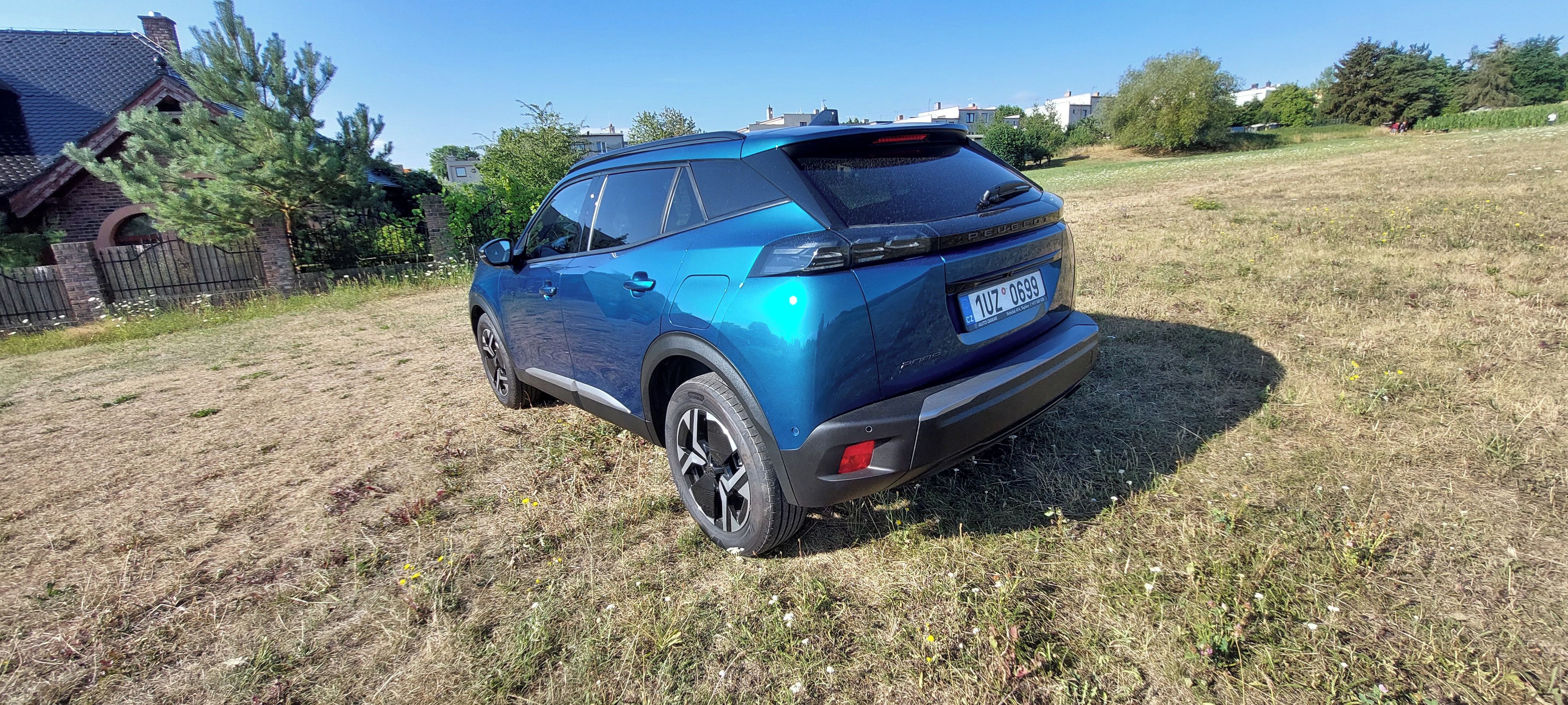 Peugeot 2008, ALLURE Pack 1.2 benzín - fotka 3