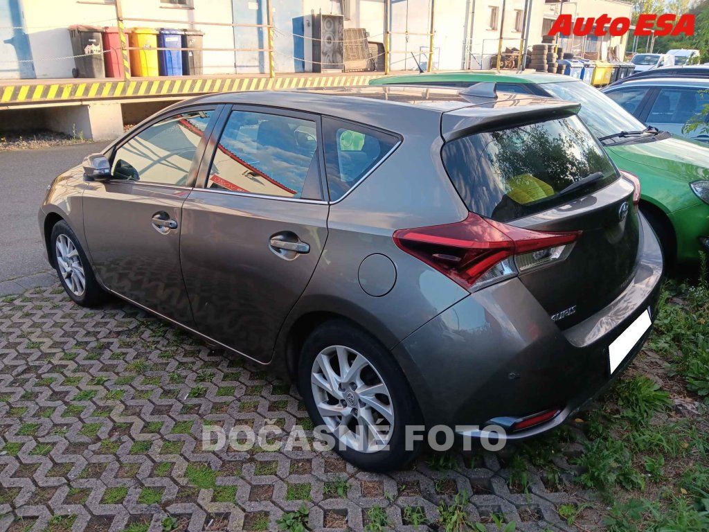 Toyota Auris, 1.6i - fotka 2