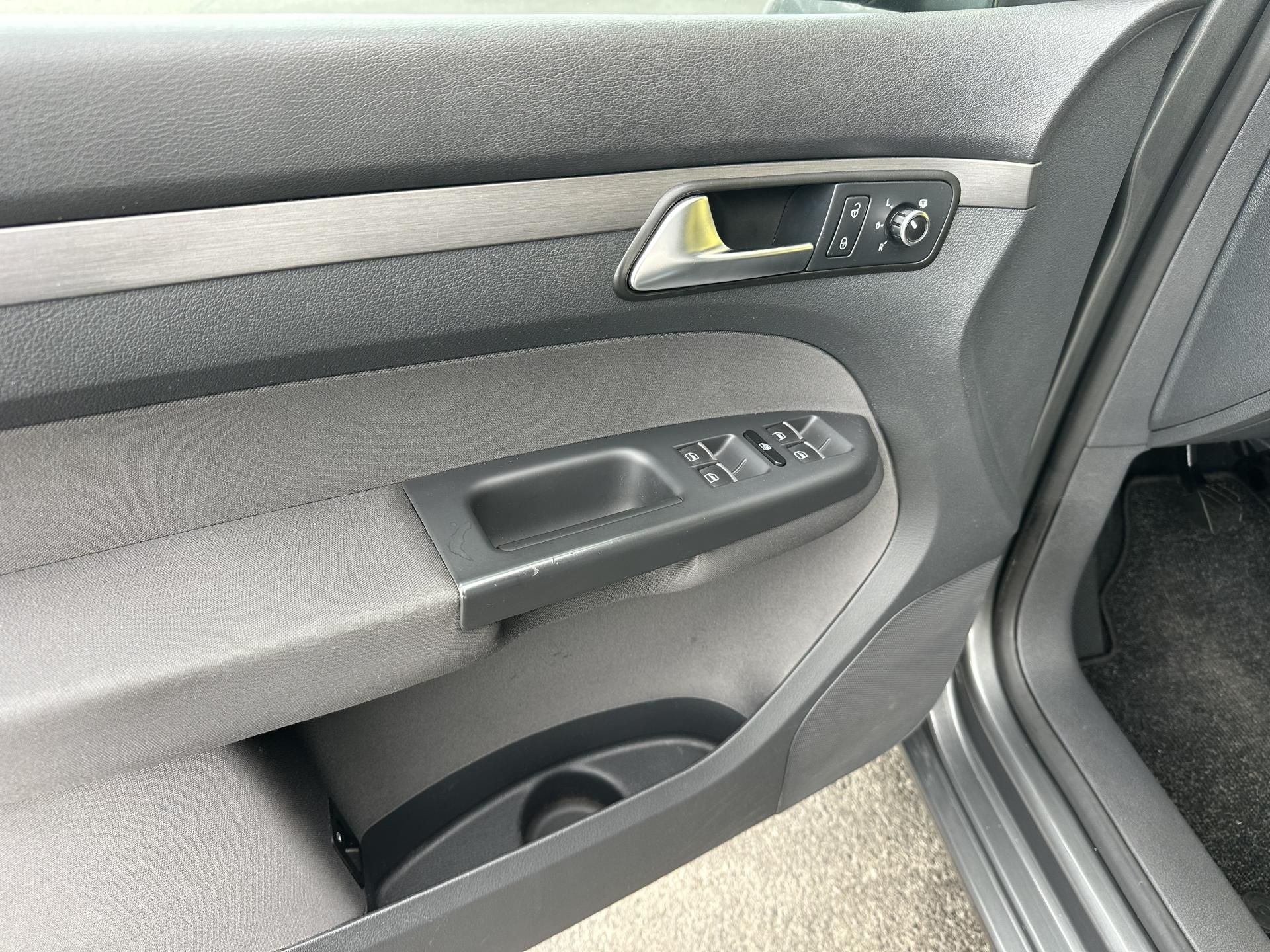 Volkswagen Touran, 1.2TSI/77kW * 2.Maj. - fotka 5