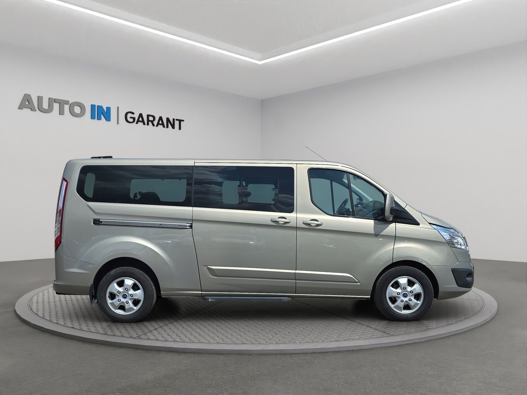 Ford Tourneo Custom, 2.0 TDCi 96kW, L2 ČR, 1. Maj., - fotka 4